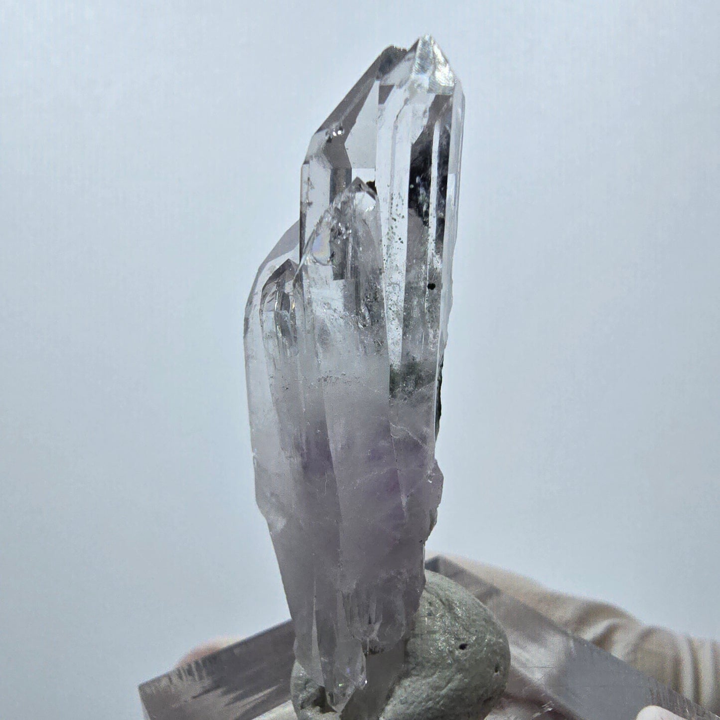 Améthyste fantôme avec hématite, mine Streep, Goboboseb, Namibie, 44 x 16 x 10 mm