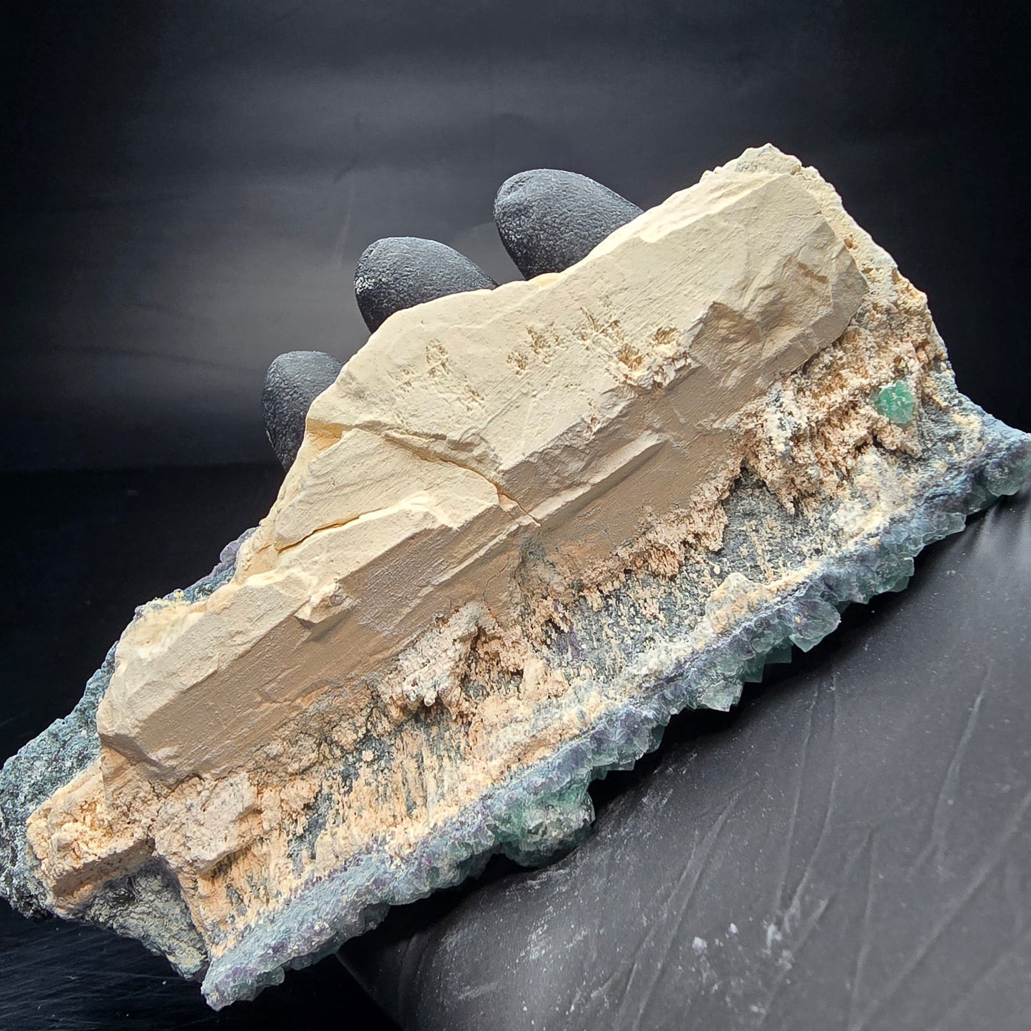 Grands cubes de fluorite zonaux, niveau de quartz vert violet Erongo, Namibie 124*59*27mm