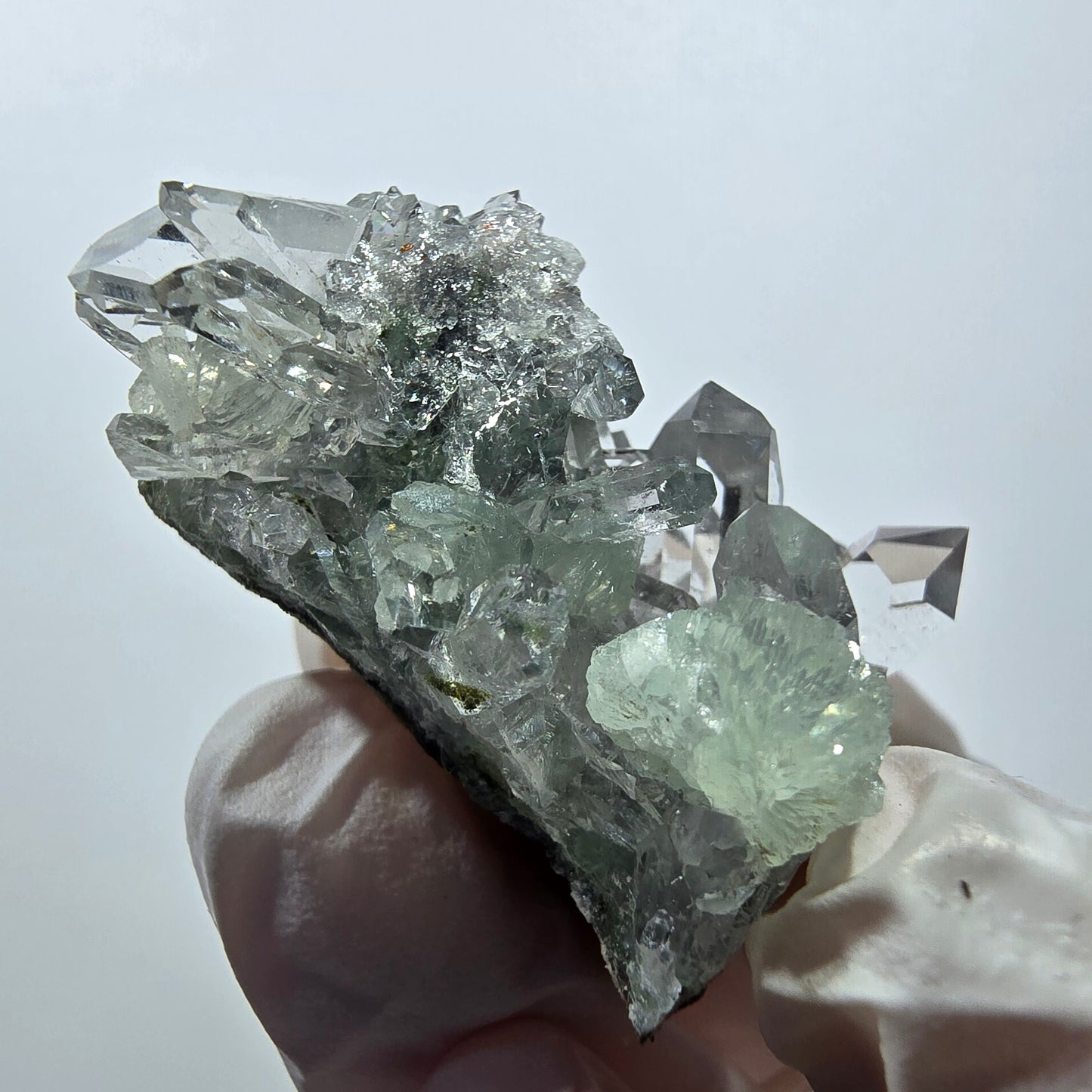 Quartz Harlequin Starburst, spécimen de préhnite, mine Streep, Goboboseb, Namibie, 44 x 39 x 25 mm
