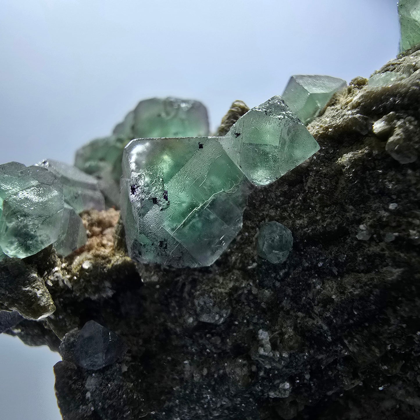 Fluorite fantôme zonale Schörl Tourmaline Muscovite Hyalite Erongo, Namibie 83*45*47mm