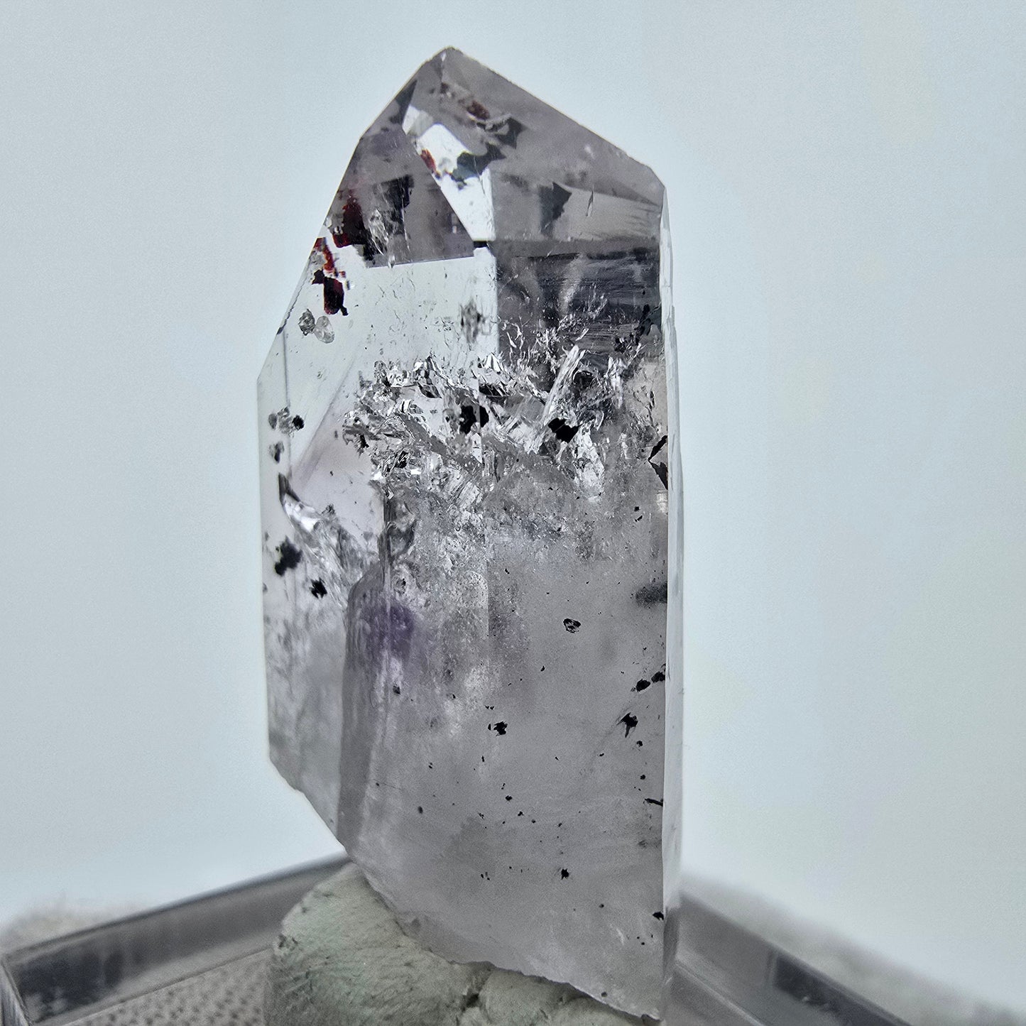 Harlekin Phantom Amethyst mit Analcim Streep Mine Goboboseb Namibia 36*18*10mm