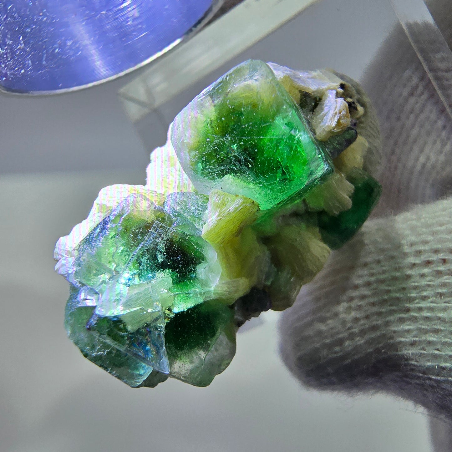 Cube de fluorite fantôme, spécimen de tourmaline scholle muscovite, Erongo, Namibie, 30 x 16 x 15 mm