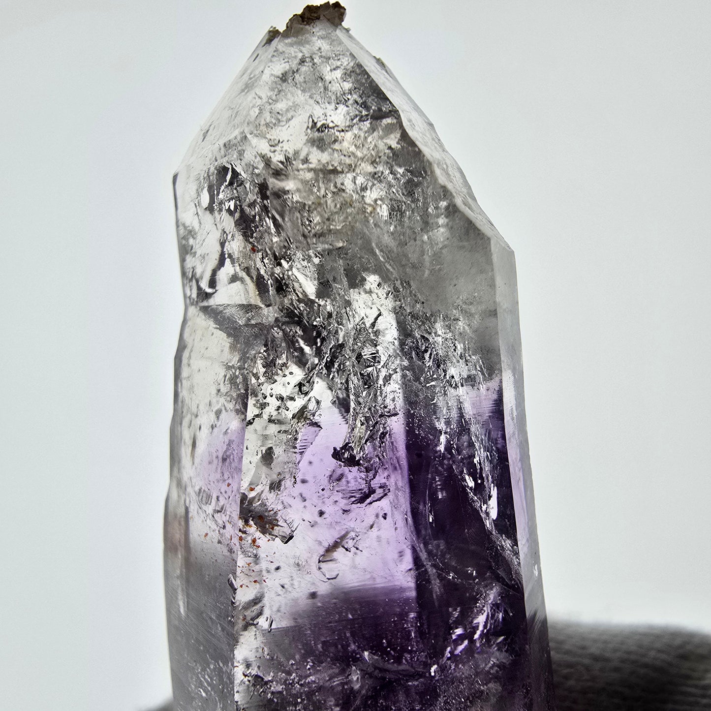 Sceptre fantôme squelette en améthyste, poche Saint-Valentin, Goboboseb, Namibie, 79 x 24 x 15 mm