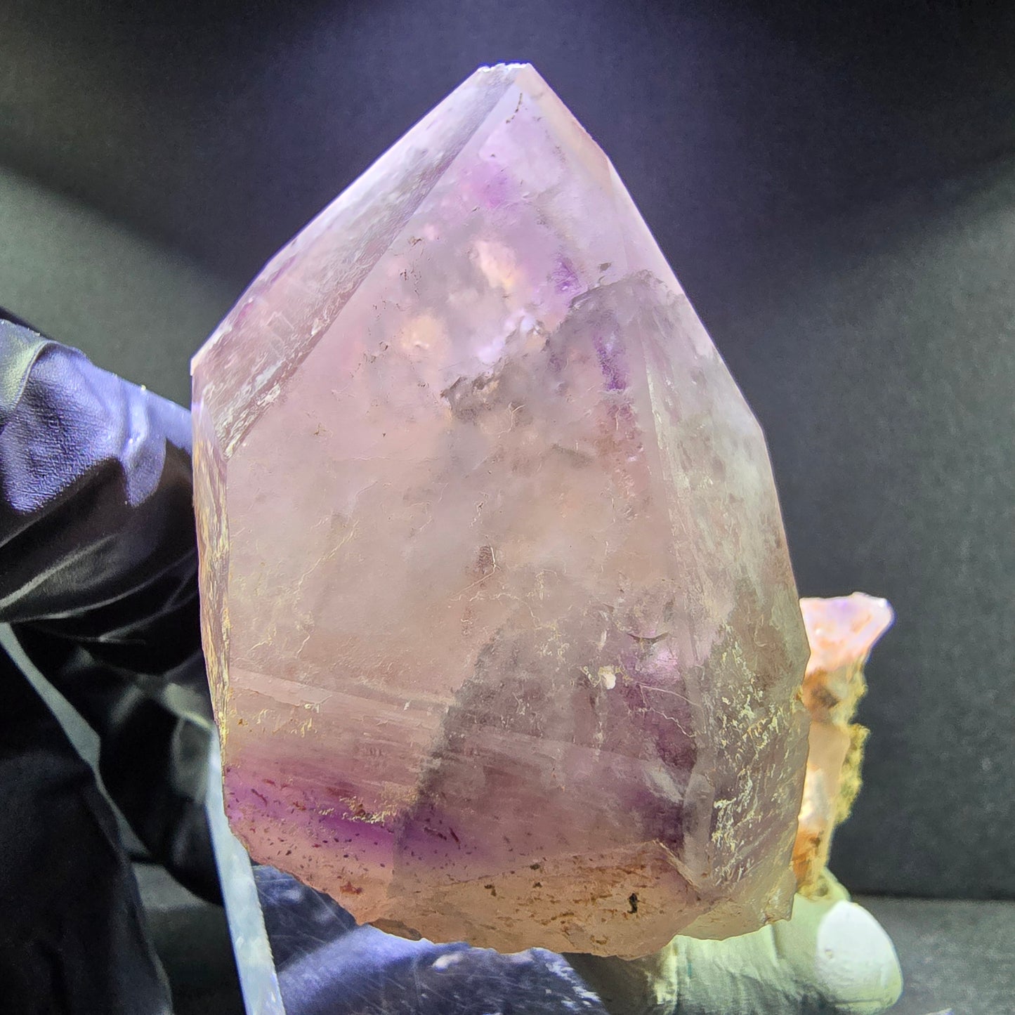 Große Phantom Amethyst Stufe 56*51*54mm Brandberg, Namibia Mineraliensammlung
