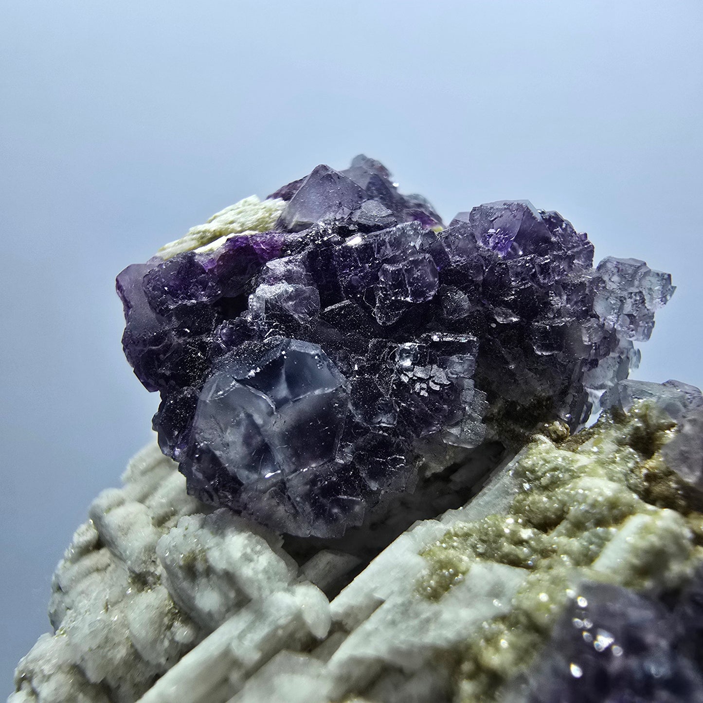 Cube de fluorite fantôme, muscovite, spécimen d'orthose, Erongo, Namibie, 56 x 44 x 28 mm