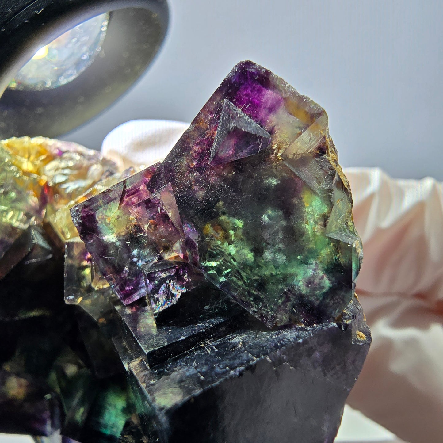 Spécimen de cube de fluorite fantôme, parqueté vert violet, Okorusu, Namibie 57*50*35 mm