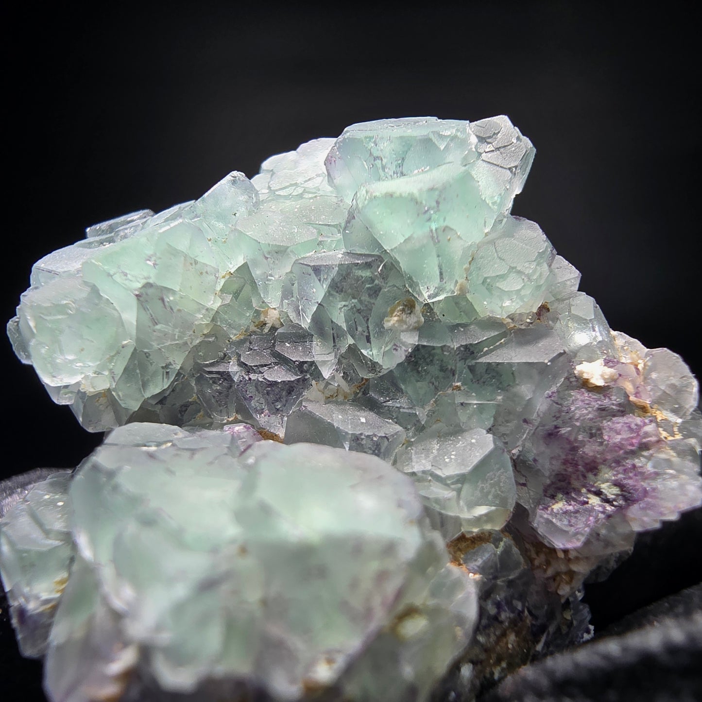Klare zonare Fluorit Würfel auf Schörl Turmalin Stufe Erongo, Namibia 35*30*25mm