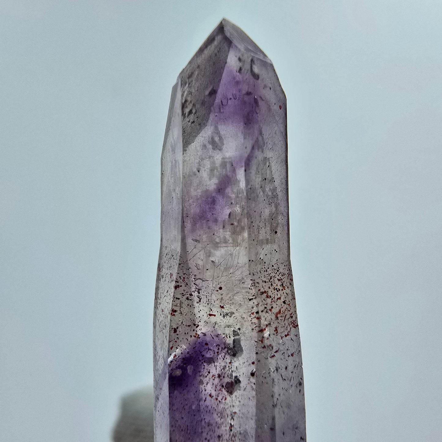Phantom Amethyst Zepter mit rotem Eisen Goboboseb, Namibia 44*11*9mm Sammlung