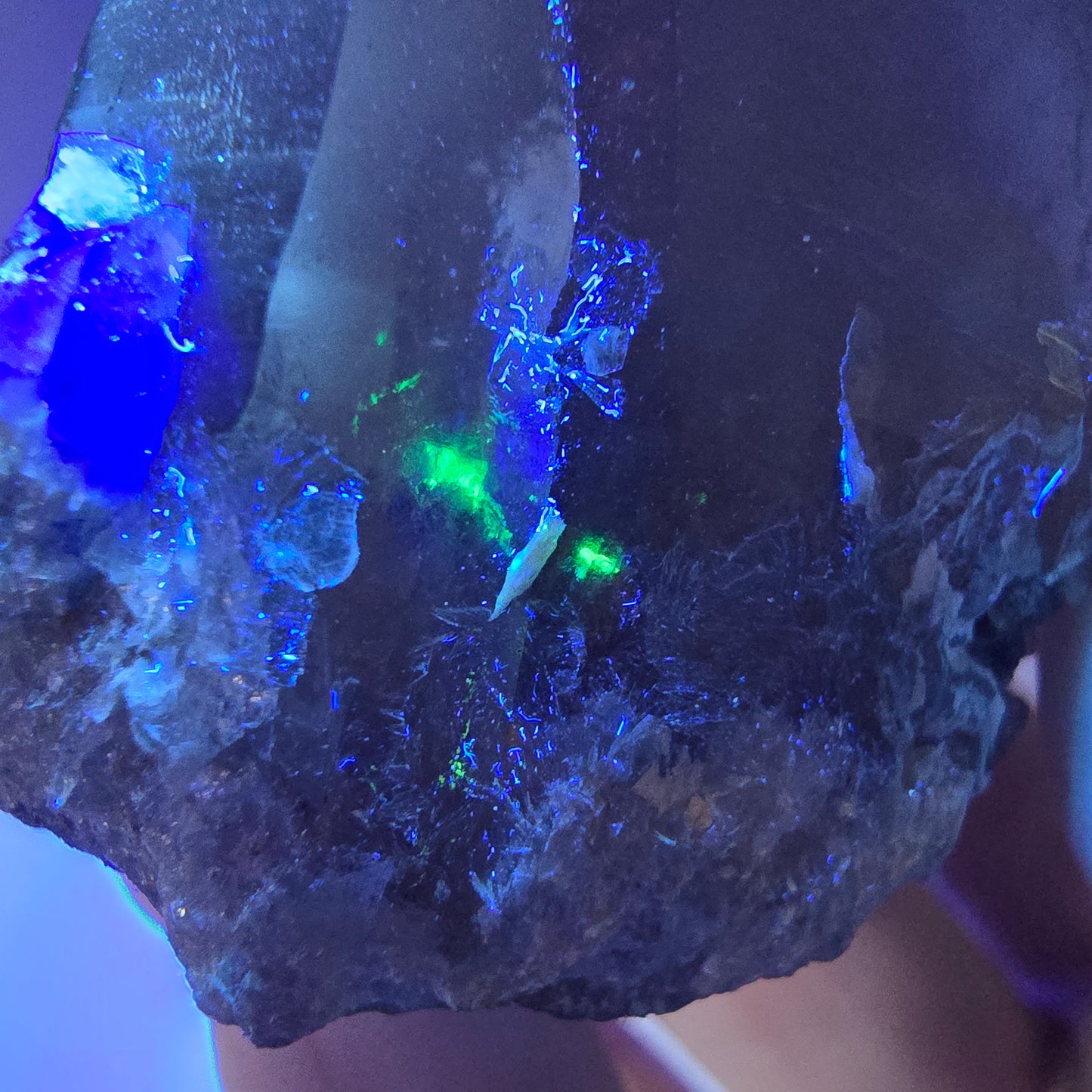 Cube de fluorite fantôme, quartz fumé et hyalite, spécimen d'Erongo, Namibie, 61 x 46 x 37 mm