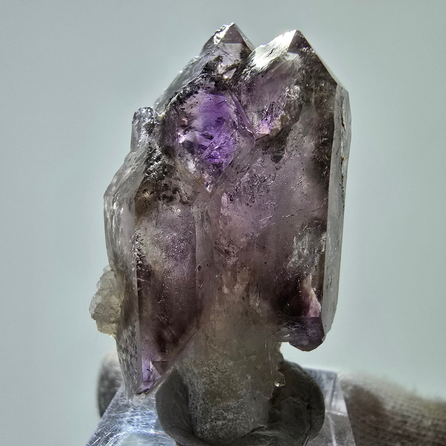 Améthyste fantôme rare, sceptre DT, amas Brandberg, Namibie, 50 x 26 x 24 mm