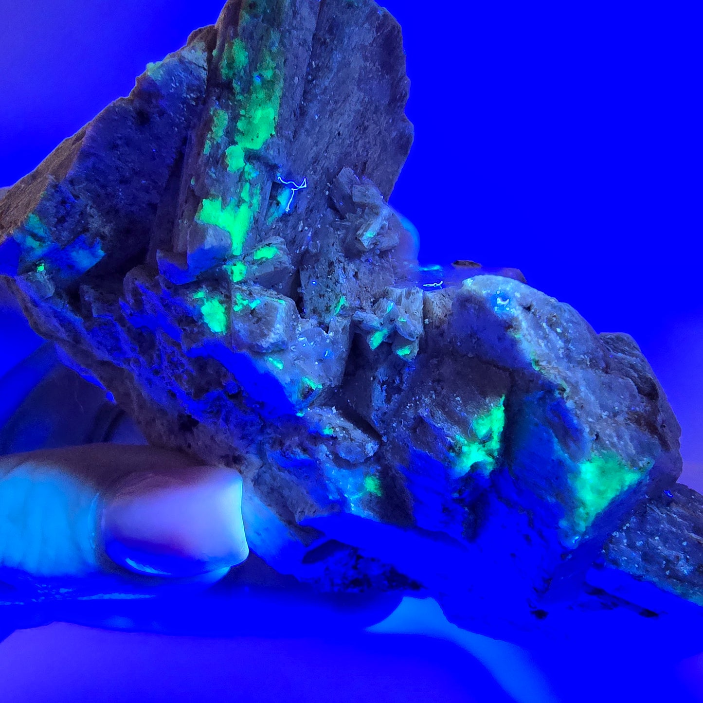 Grand spécimen d'orthose, de tourmaline Schorl et d'hyalite, Erongo, Namibie, 94 x 57 x 50 mm