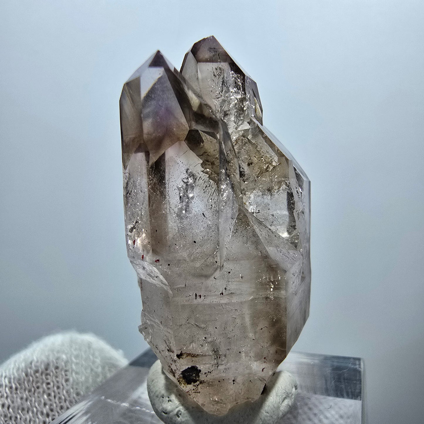 Amas de sceptres en quartz fumé fantôme transparent, Goboboseb, Namibie, 35 x 20 x 17 mm
