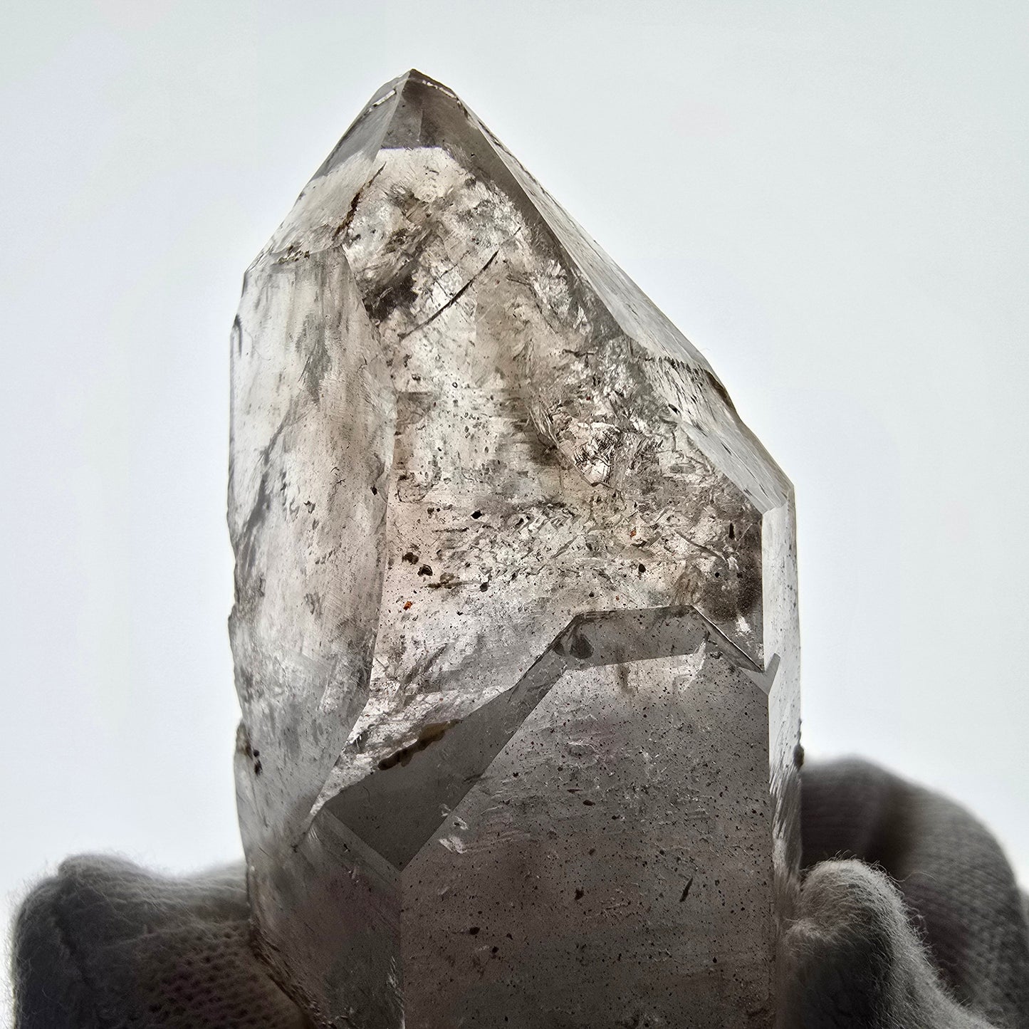 Quartz fumé squelette Enhydro DT, calcite UV, 1 poche Bubble Valentine, Namibie 87 x 34 x 24 mm