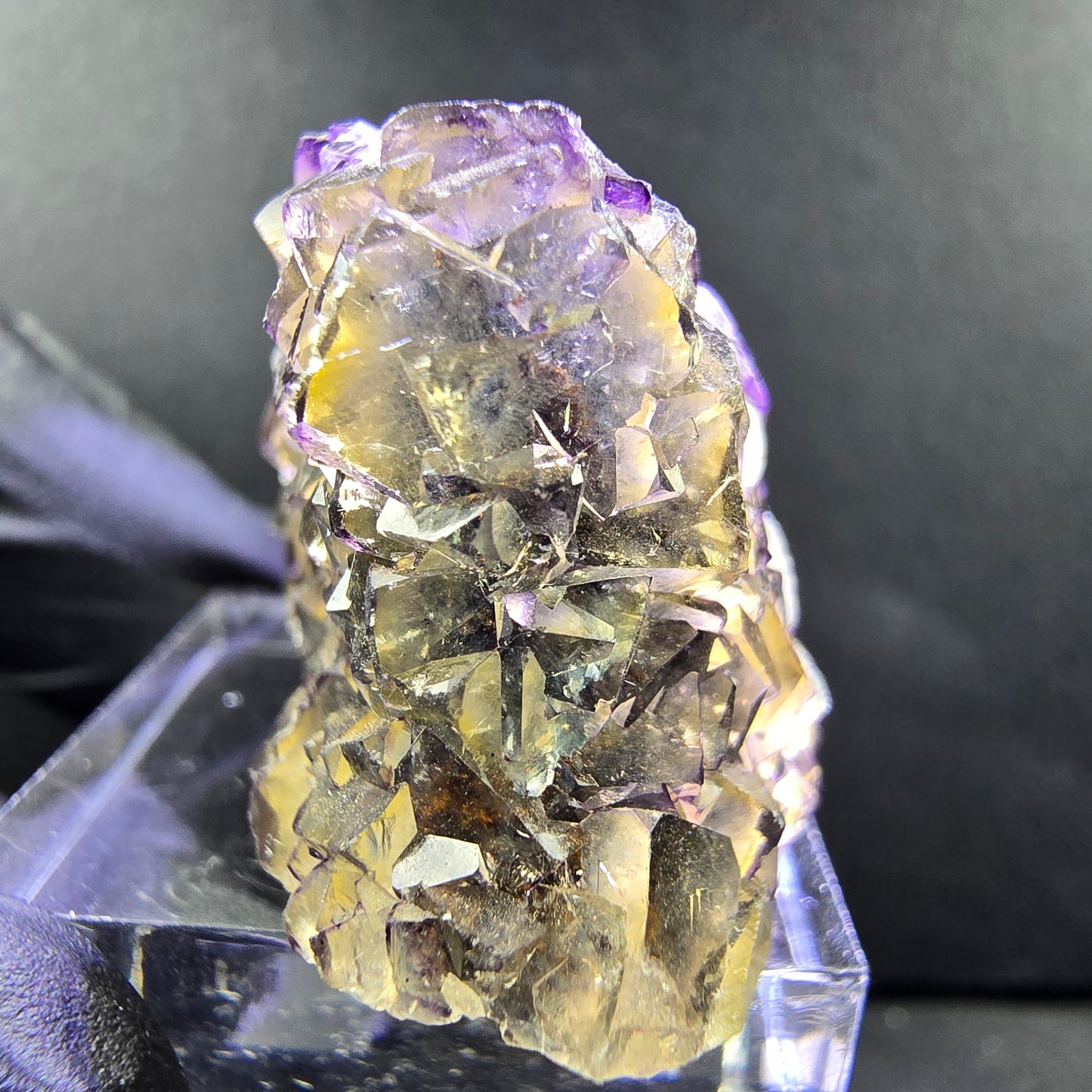 Seltene Honey Pocket Phantom Fluorit XX Würfel Stufe 46*22*23mm Okorusu, Namibia