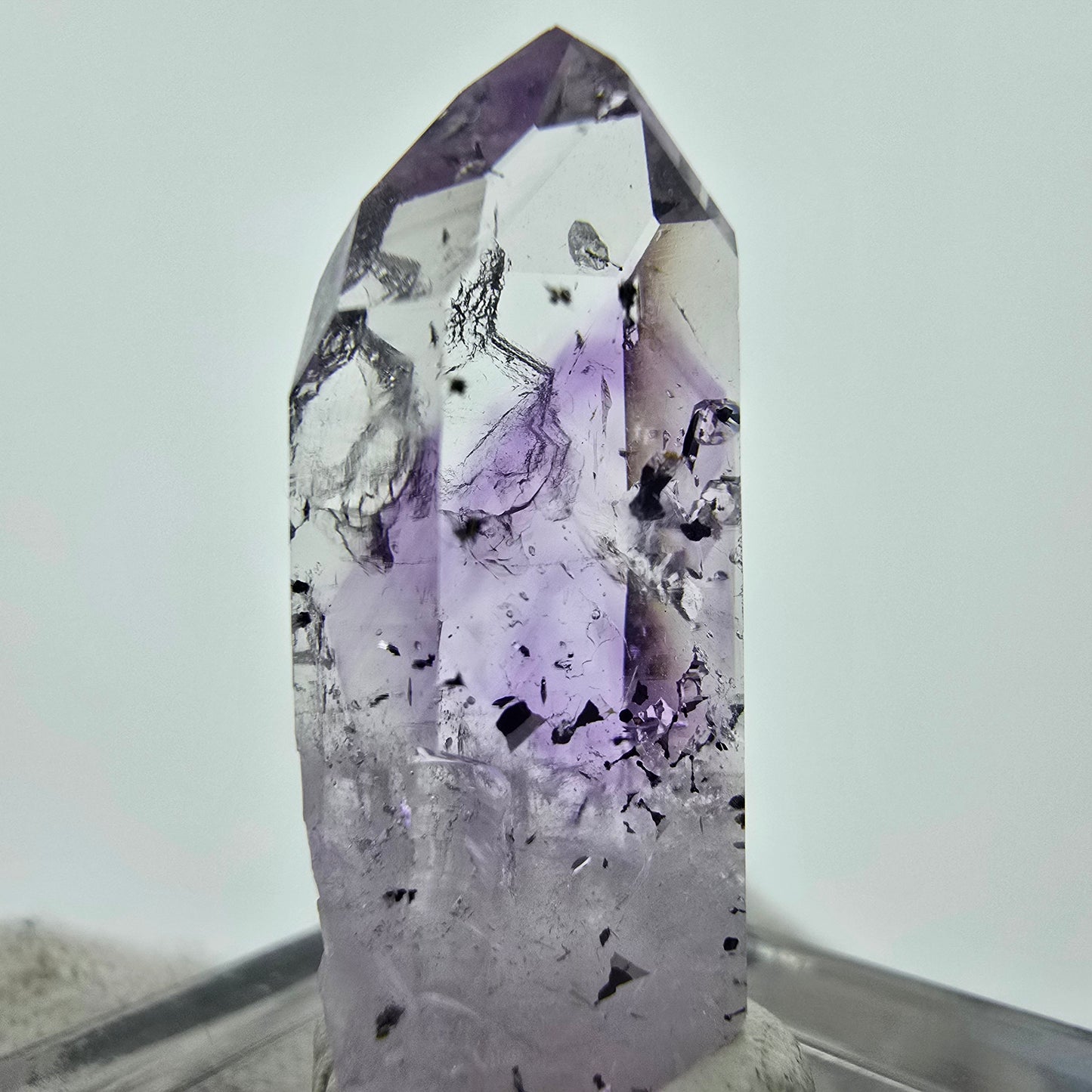 Phantom Amethyst, Hämatit, Analcim Streep Mine Goboboseb Namibia 28*11*8mm