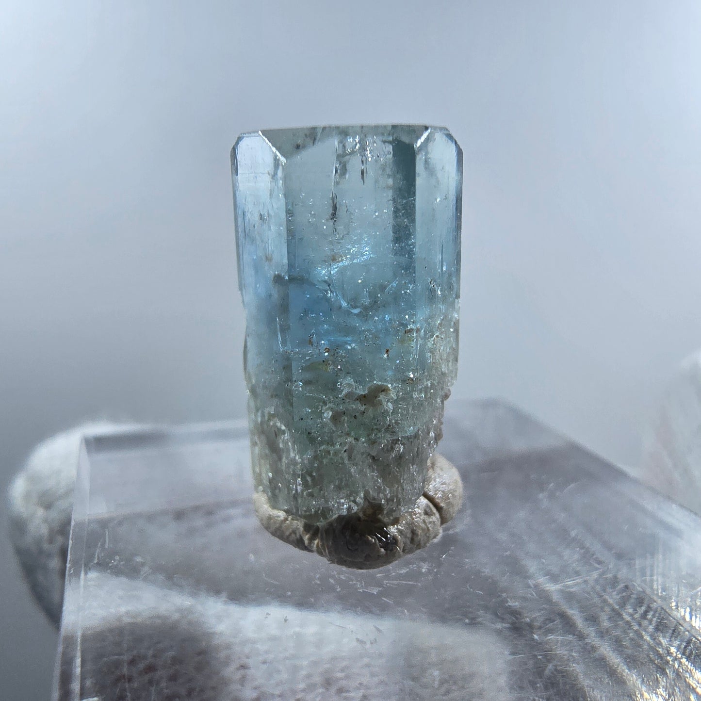 Cristal d'aigue-marine X clair rare Erongo, Namibie 17*10*7mm