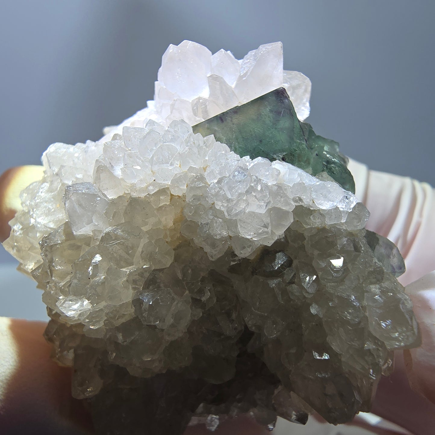 Rare cube de fluorite fantôme, spécimen de quartz vert violet Okorusu Namibie 48*42*28mm
