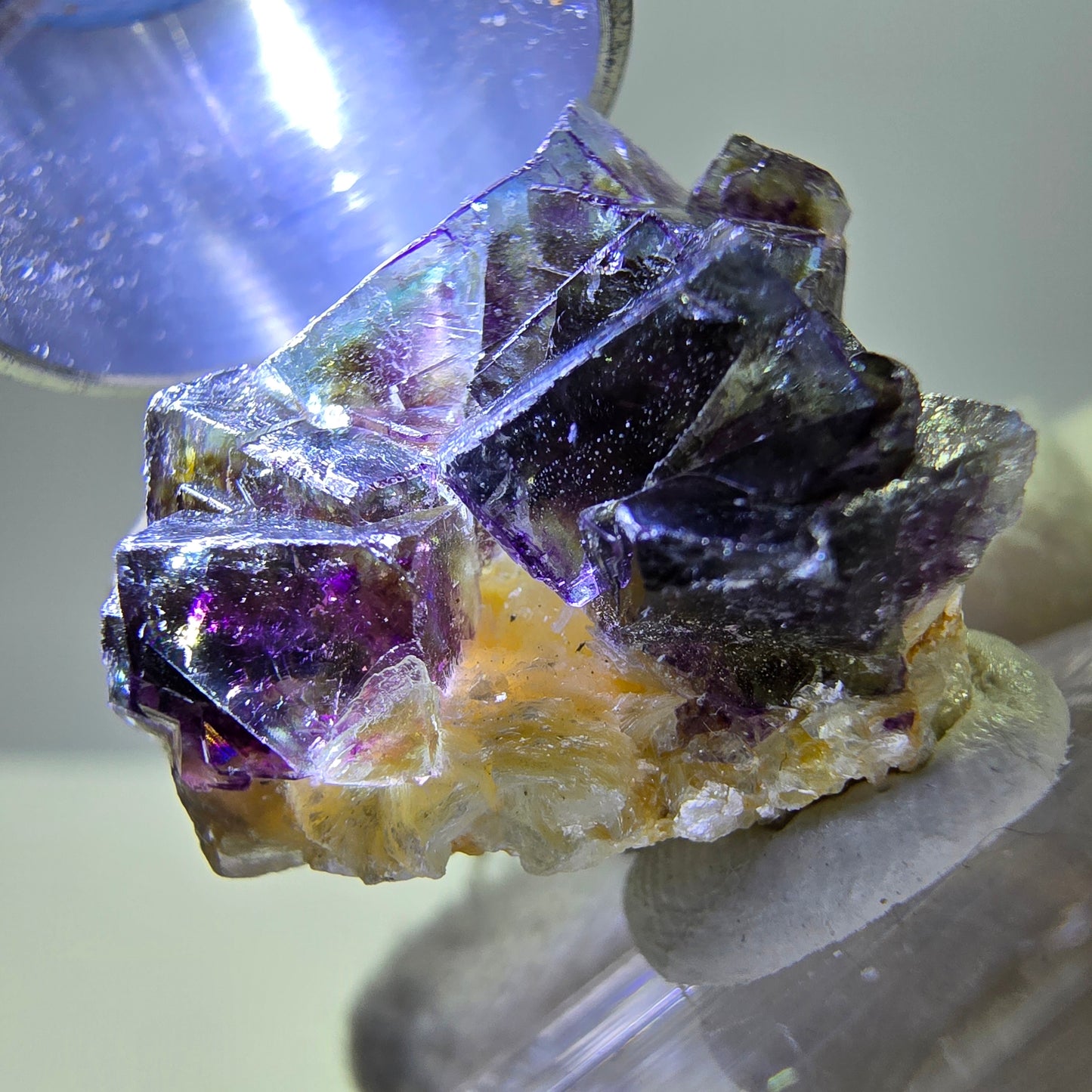 Cubes de fluorite fantôme colorés, spécimen de muscovite, Erongo, Namibie, 23 x 18 x 12 mm