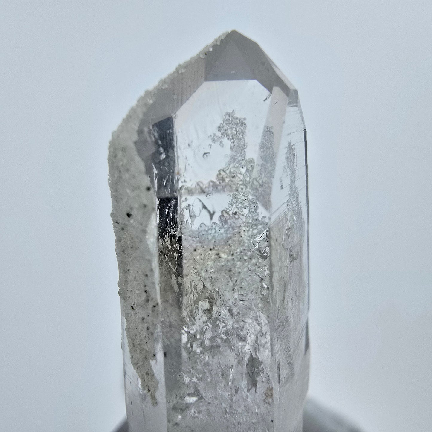 Enhydro Phantom DT Quarz mit UV Calcit, 3x Blase Goboboseb, Namibia 38*14*10mm