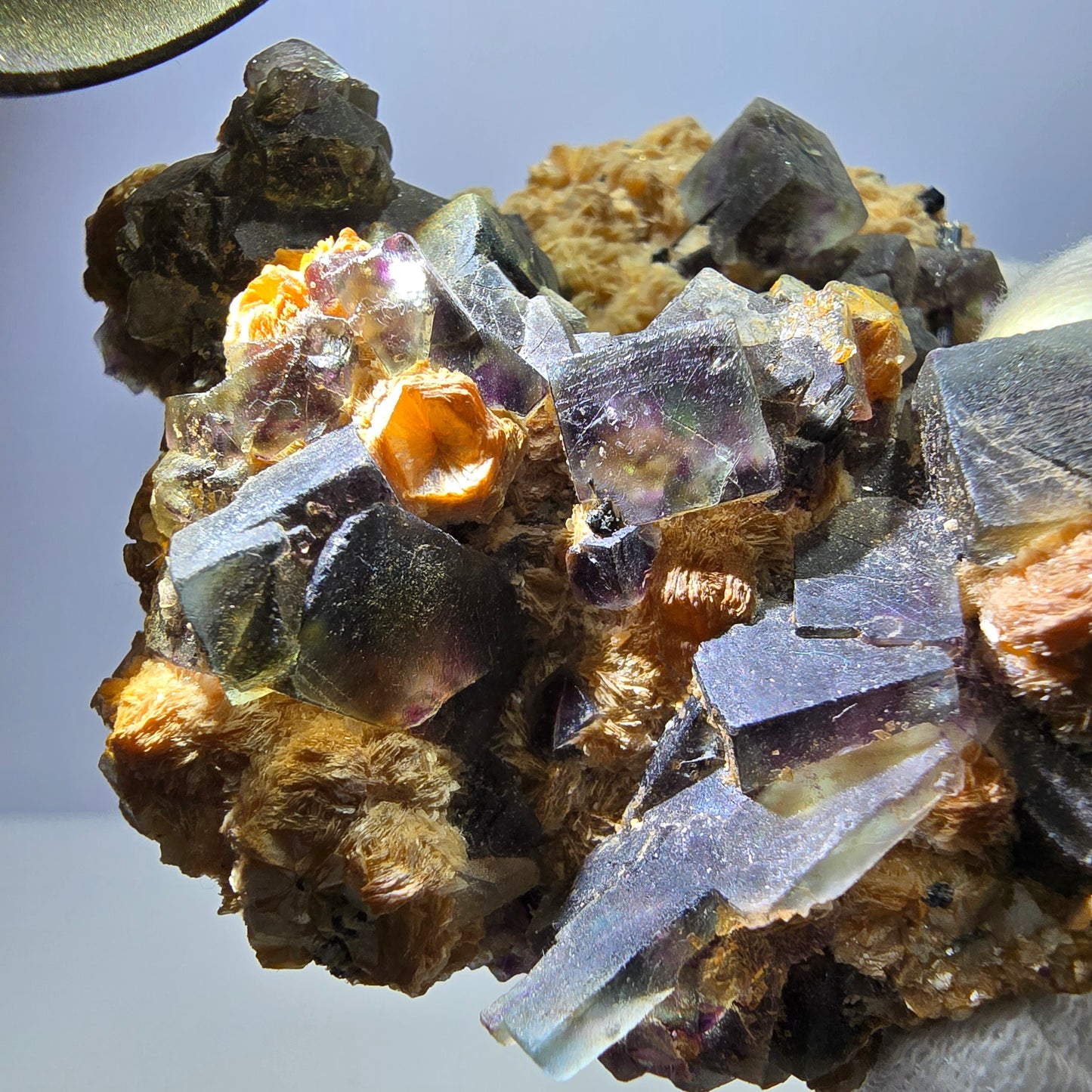 Fluorite fantôme colorée, tourmaline schol, hyalite, muscovite, Erongo, Namibie, 72 x 70 x 35 mm