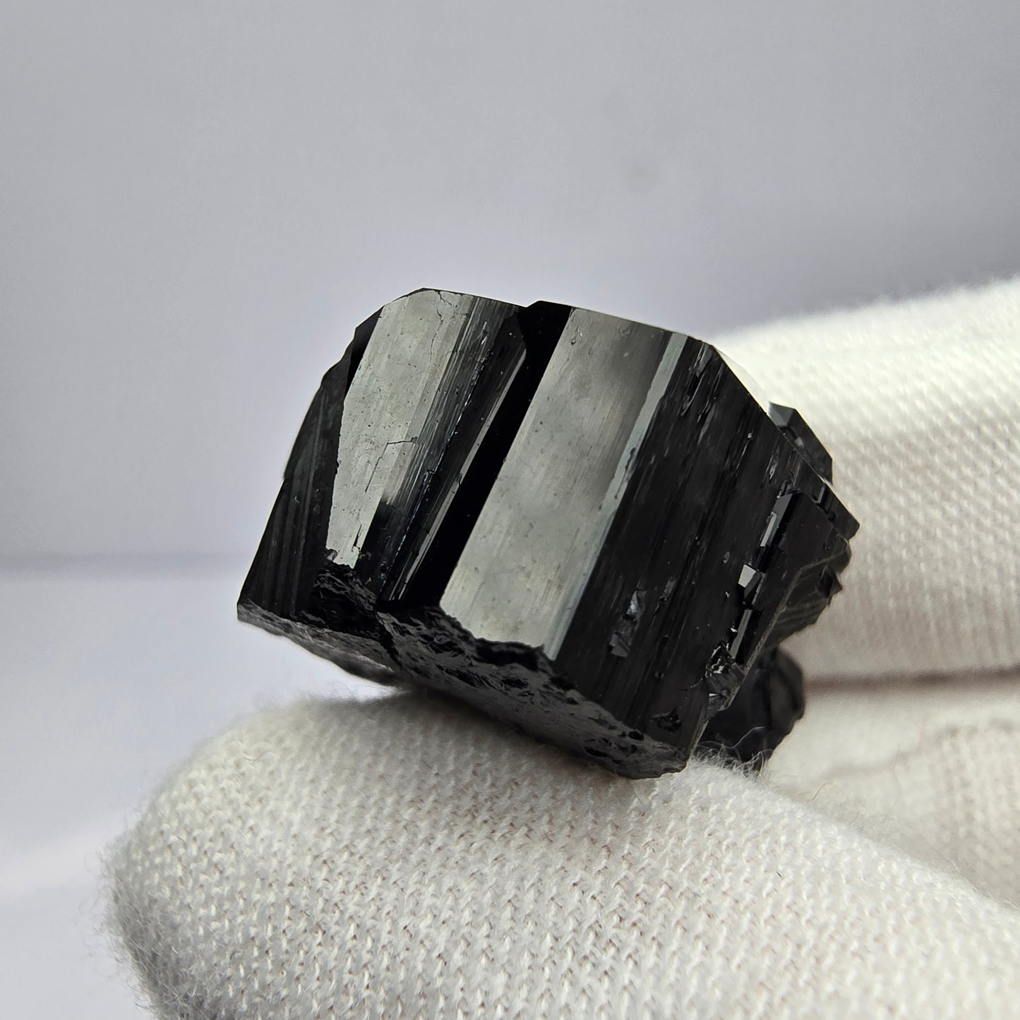 Schörl Turmalin mit Hyalit Stufe schwarz glänzend Erongo, Namibia 27*18*17mm