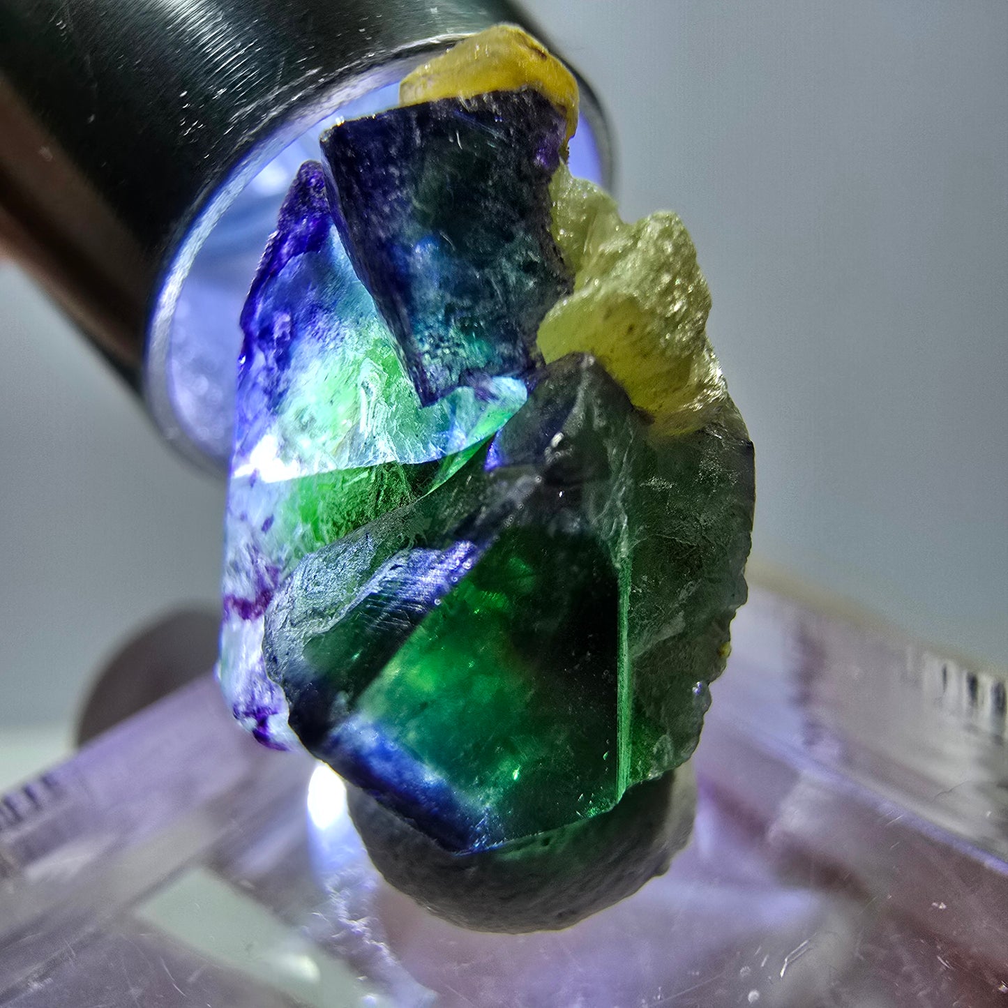 Cube de fluorite fantôme, zonal, spécimen de muscovite, Erongo, Namibie, 21 x 20 x 17 mm