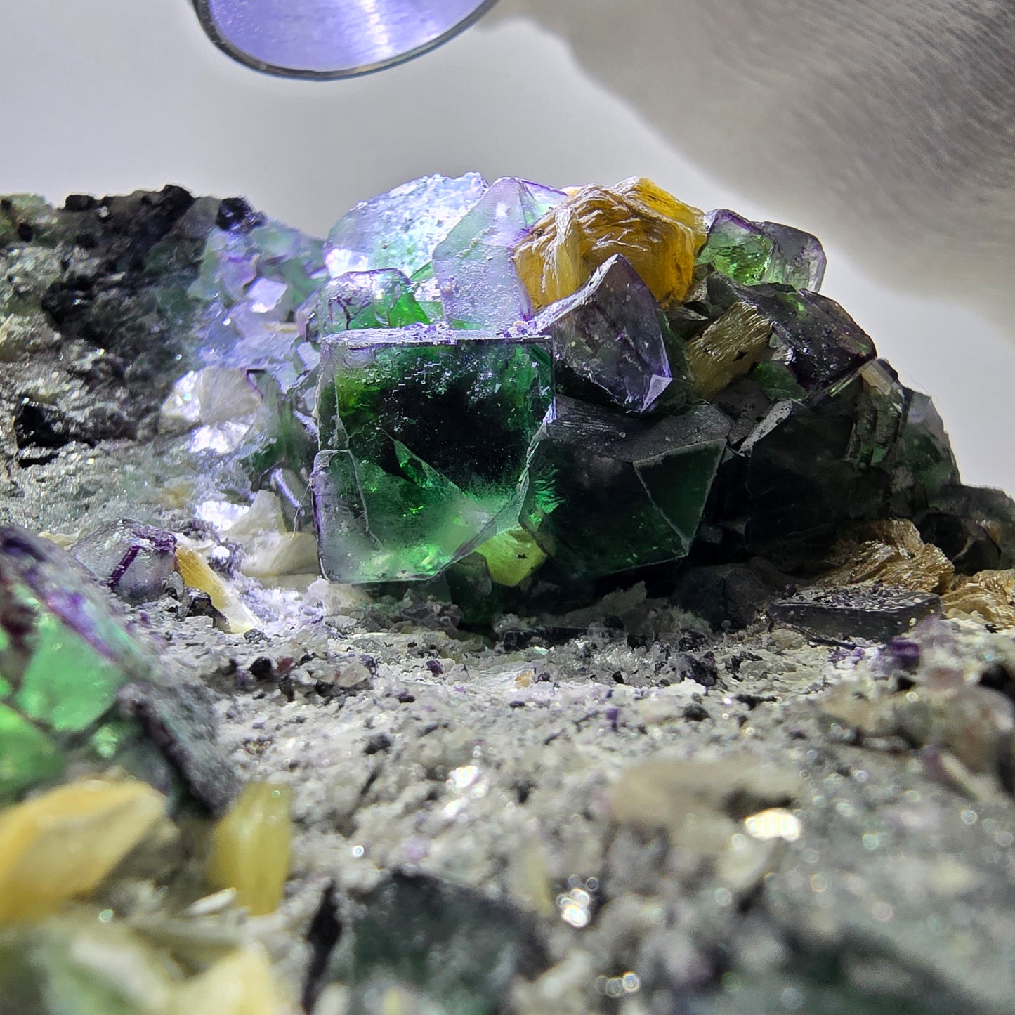 Fluorite fantôme XL, muscovite, hyalite, quartz fumé, tourmaline Schörl, Erongo, Namibie, 107 x 105 x 67 mm