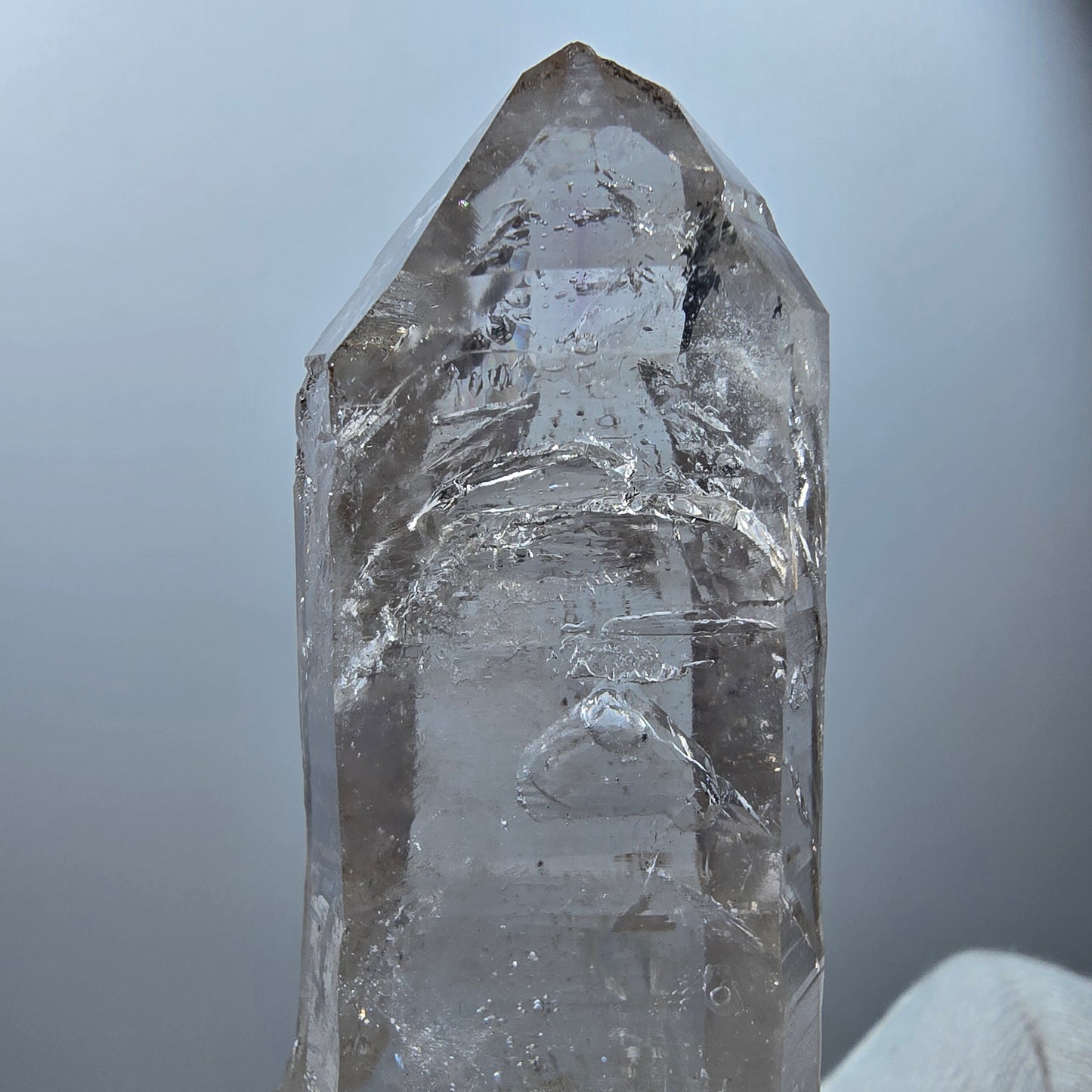 Sceptre DT en quartz fumé lémurien Enhydro, 2 gobos de poche Bubble Valentine. Namibie 97 x 33 x 20 mm
