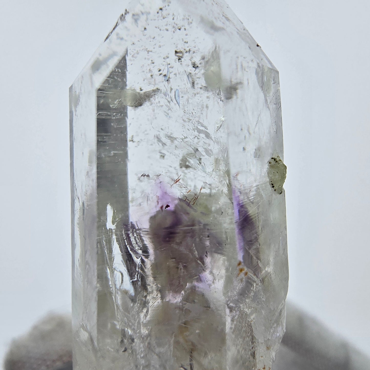 Phantom Amethyst mit Prehnit, Hämatit Streep Mine Goboboseb Namibia 42*16*15mm
