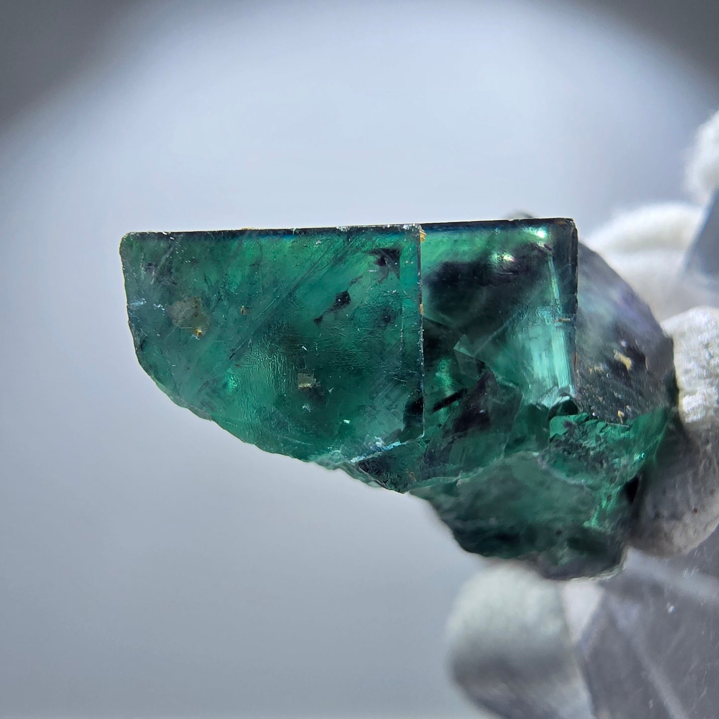 Spécimen rare de cube de fluorite fantôme, vert zonal et violet, Okorusu, Namibie, 28 x 25 x 16 mm