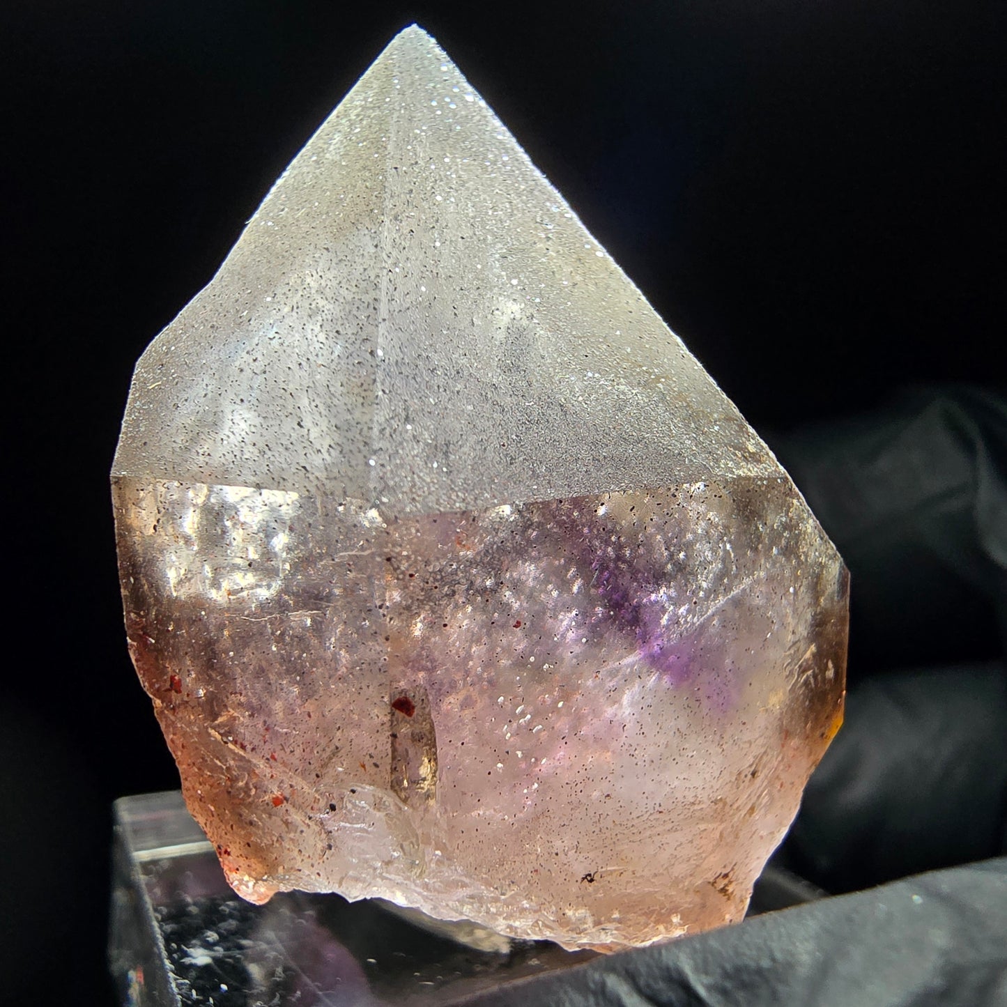 Klare Phantom Amethyst Fensterquarz Spitze 37*34*30mm aus Goboboseb, Namibia