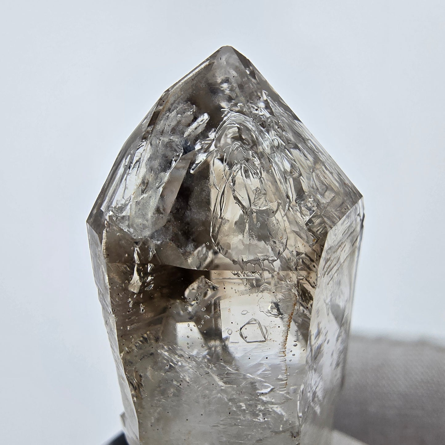 Enhydro Phantom Smoky Quartz Sceptre Tip 1x Bubble Goboboseb, Namibie 43*21*14mm
