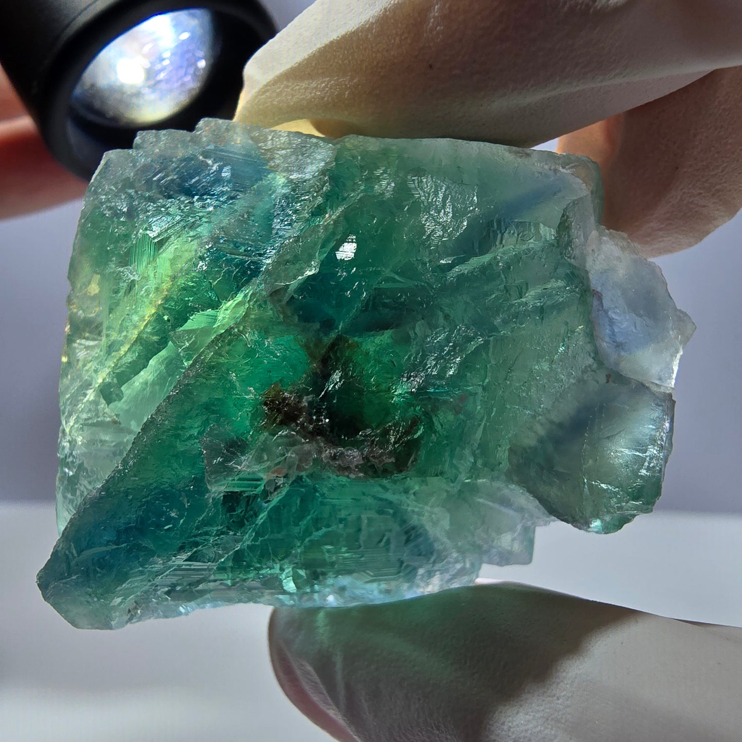 Spécimen de cube de fluorite fantôme transparente, vert parqueté, Okorusu, Namibie, 44 x 37 x 27 mm