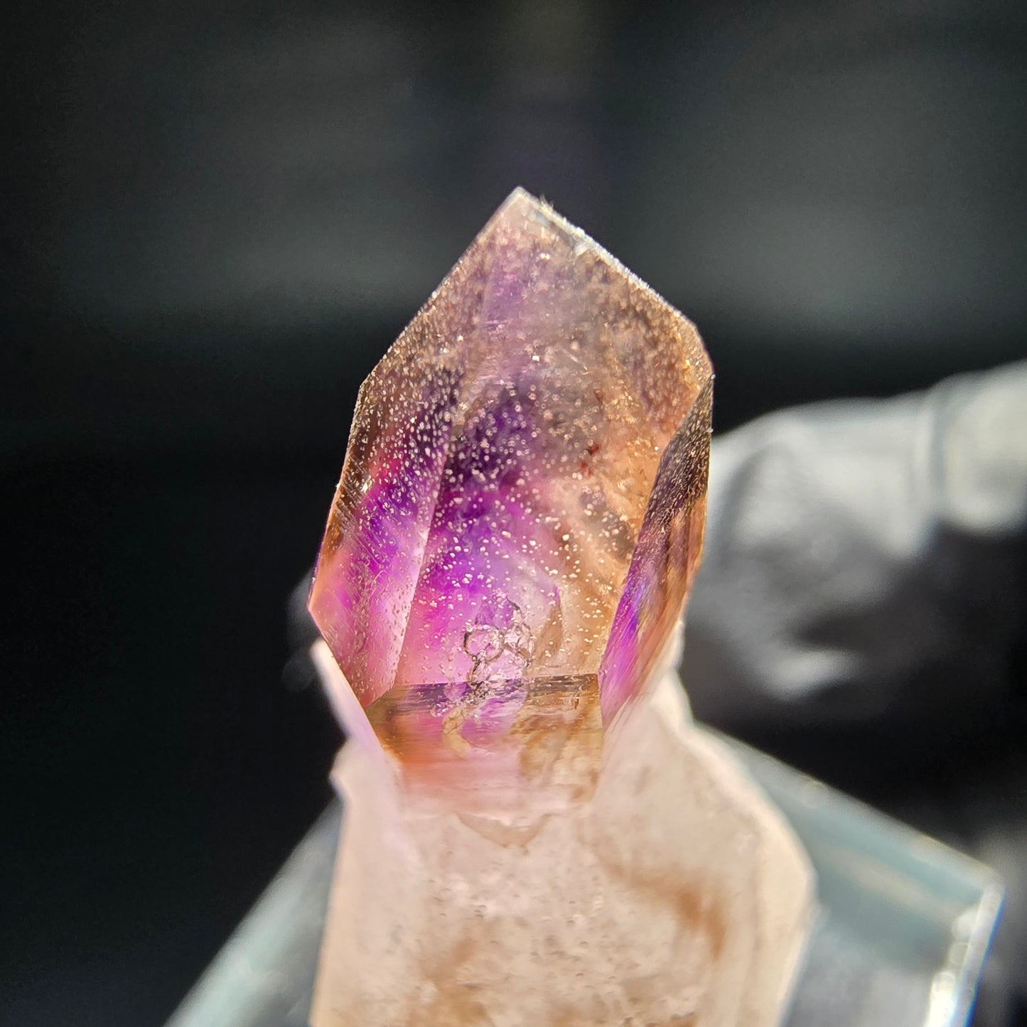 Seltene Phantom Zepter Amethyst Spitze lila braun Goboboseb, Namibia 39*17*15mm