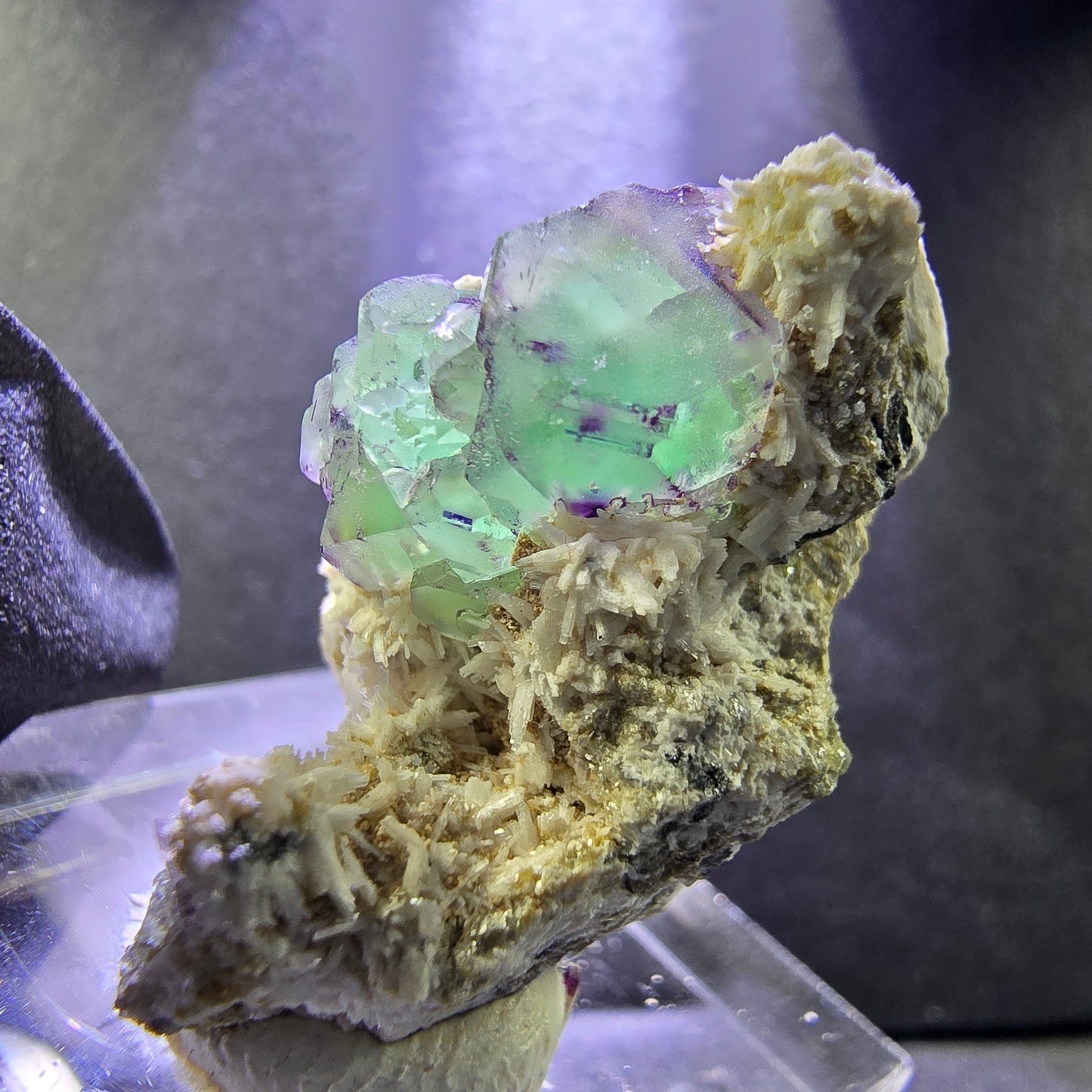 Octaèdre de fluorite fantôme, marche d'orthose muscovite 29*18*17mm Erongo, Namibie
