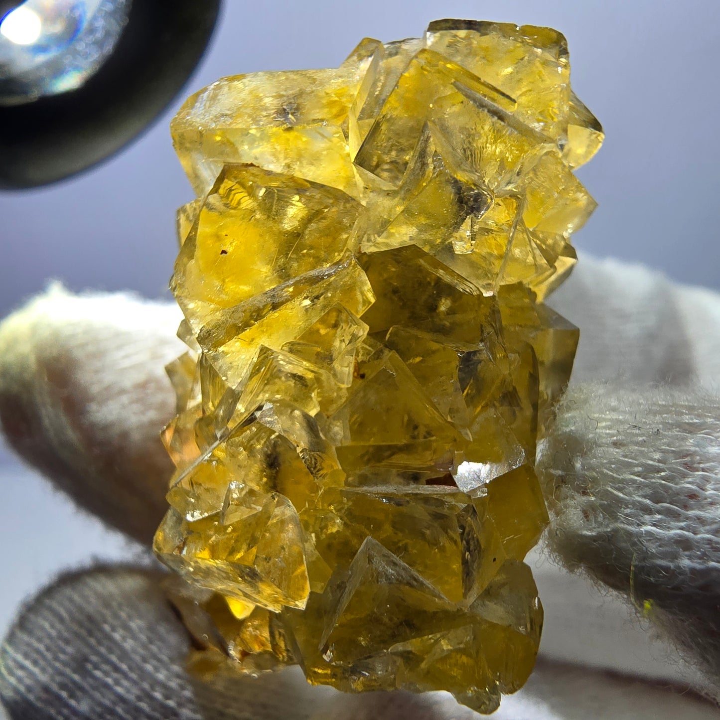 Spécimen de cube de fluorite fantôme, poche jaune miel, Okorusu, Namibie, 44 x 30 x 25 mm