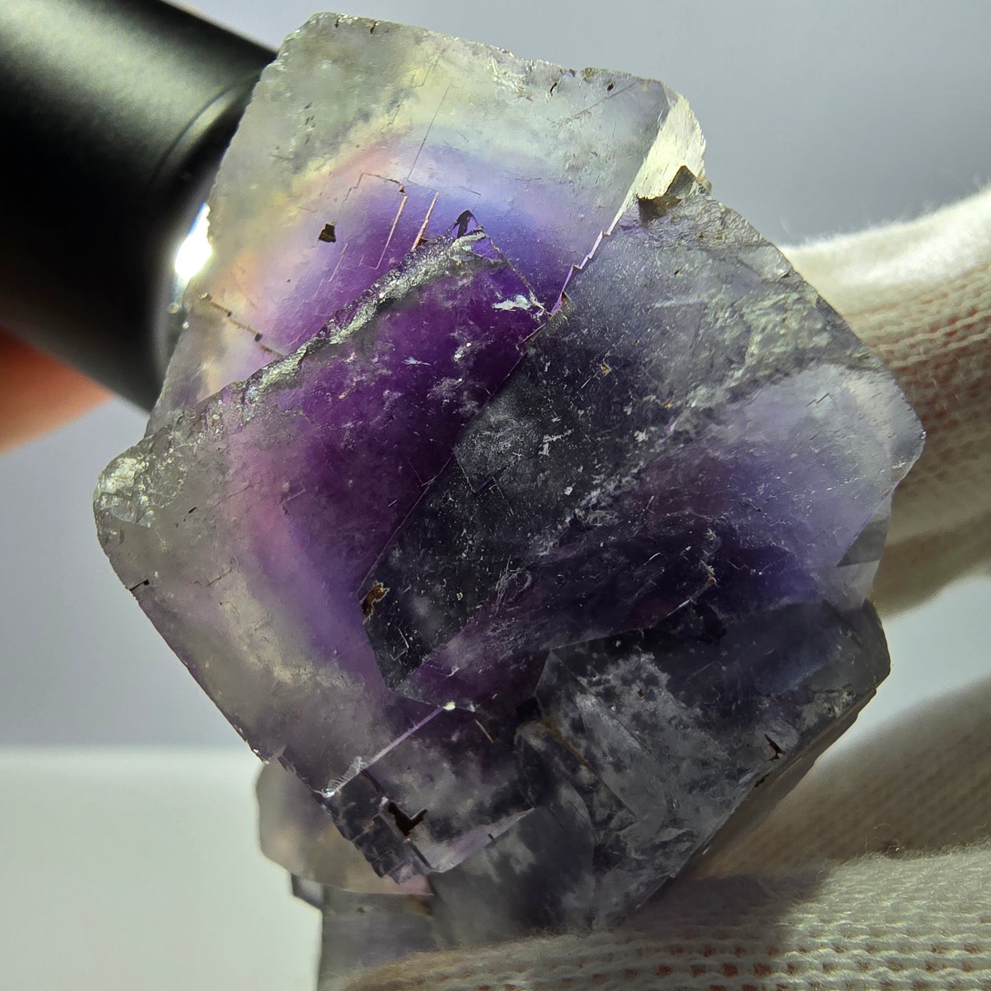 Rare spécimen de cube de fluorite fantôme, bleu-violet Okorusu Namibie 66 x 43 x 32 mm