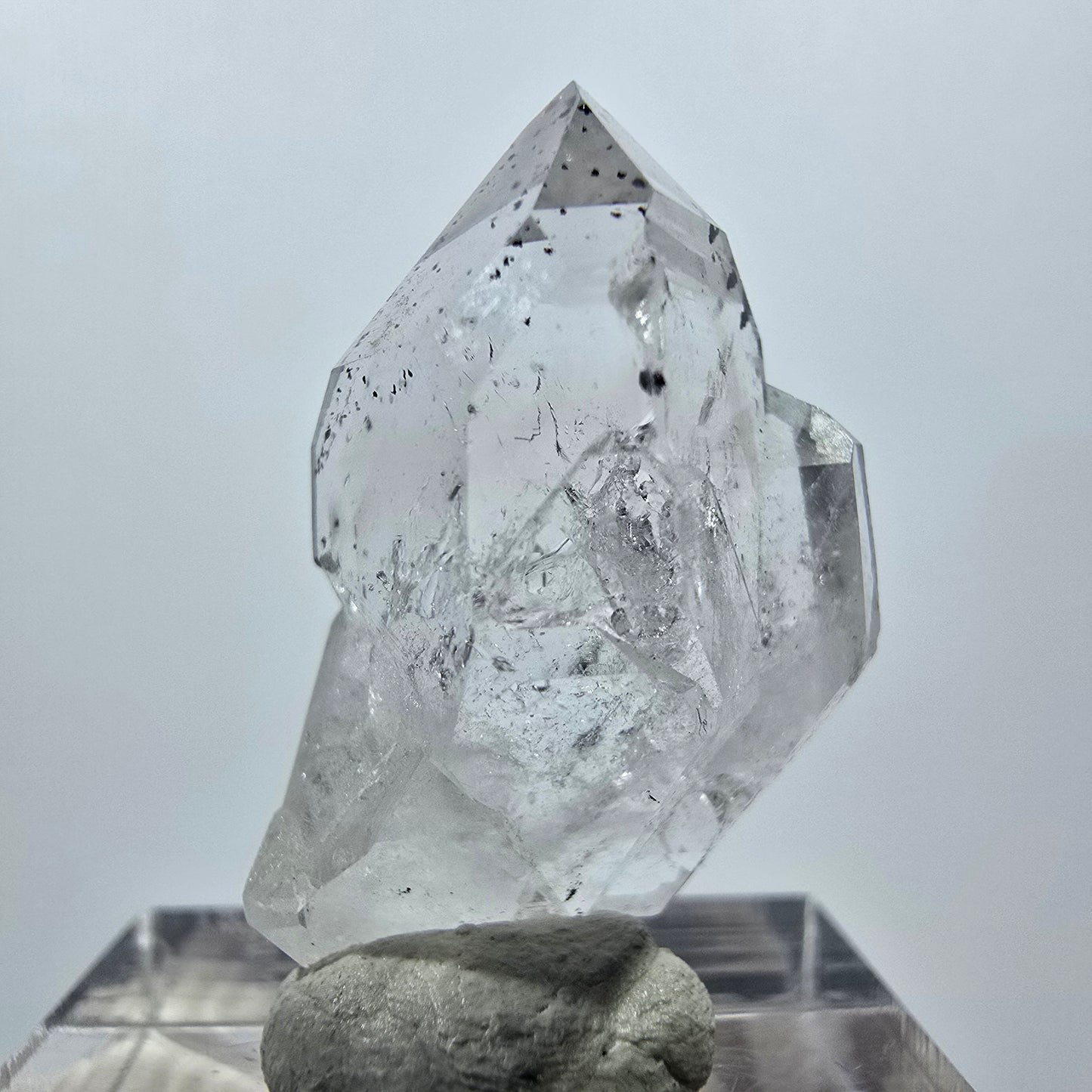 Quartz clair Harlequin Point Streep Mine, Goboboseb, Namibie, 30 x 19 x 11 mm
