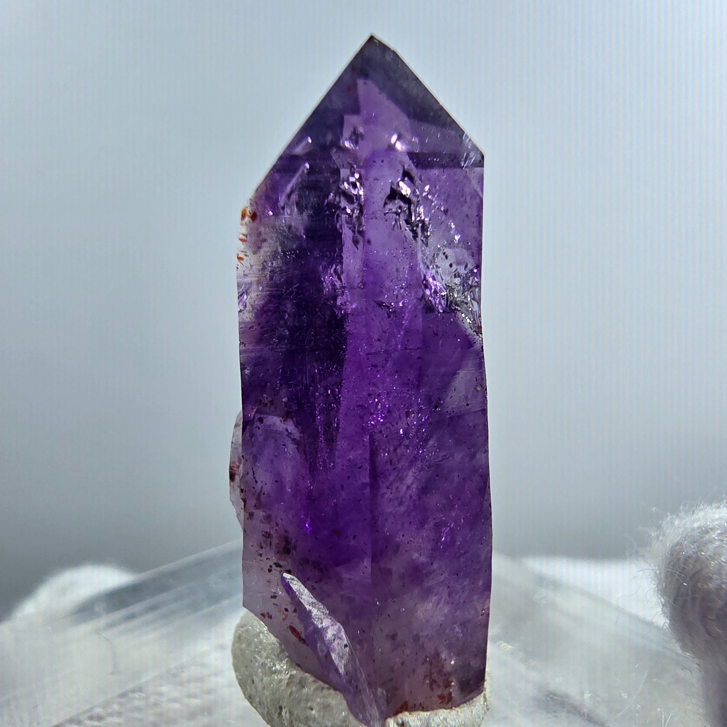 Pointe de sceptre en améthyste fantôme rare, 1x Bubble Goboboseb, Namibie 26 x 10 x 9 mm
