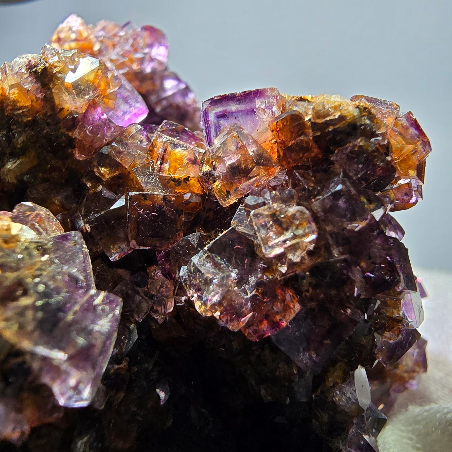 Grand spécimen de cube de fluorite fantôme, vert, jaune, violet, Okorusu, Namibie, 110 x 66 x 50 mm