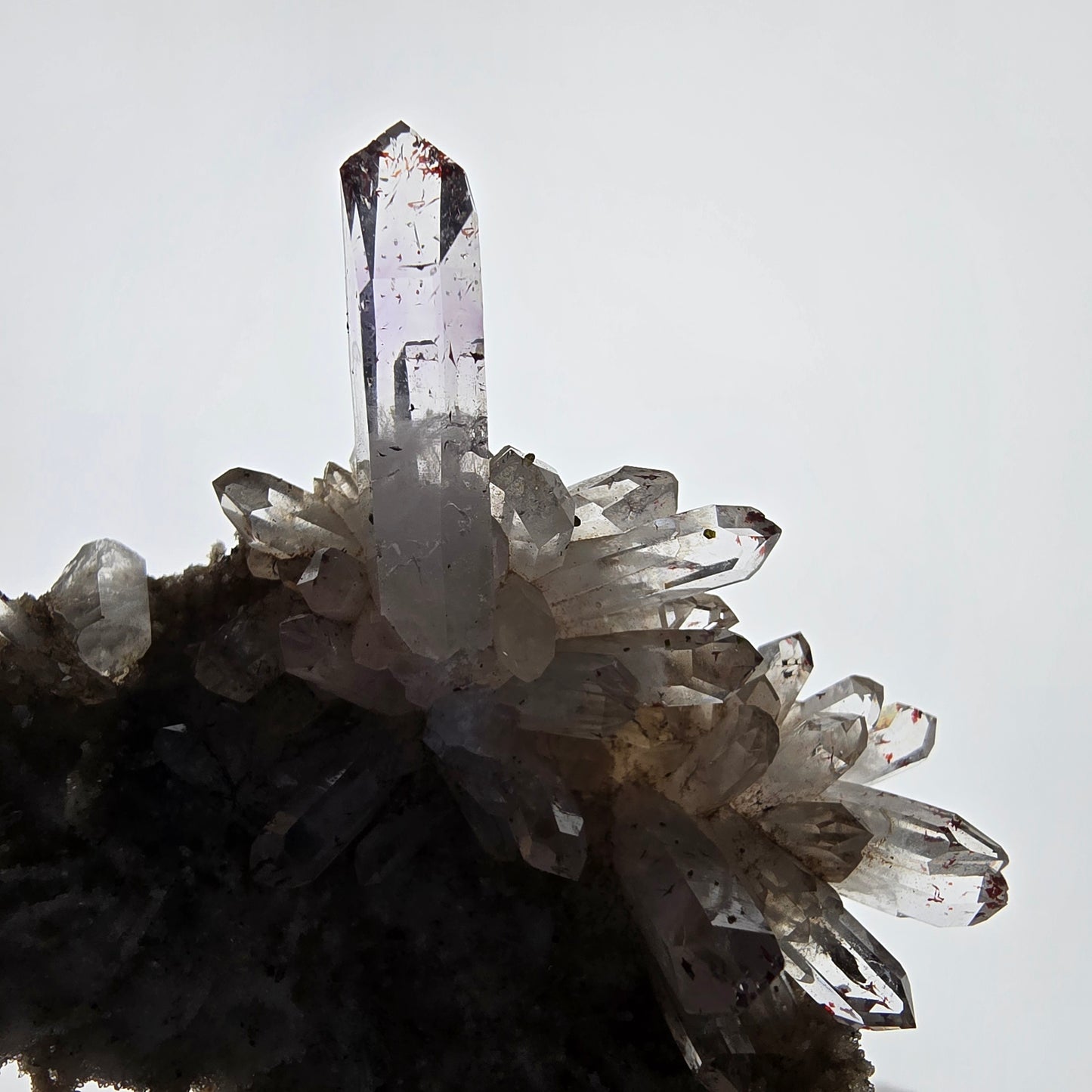 Quartz fumé Harlequin, spécimen de calcite UV, poche Valentine Goboboseb, Namibie, 79 x 63 x 34 mm