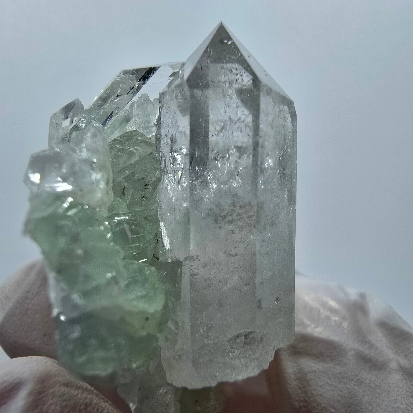 Spécimen de quartz clair, de préhnite et de calcite Streep Mine, Goboboseb, Namibie 49*38*23 mm