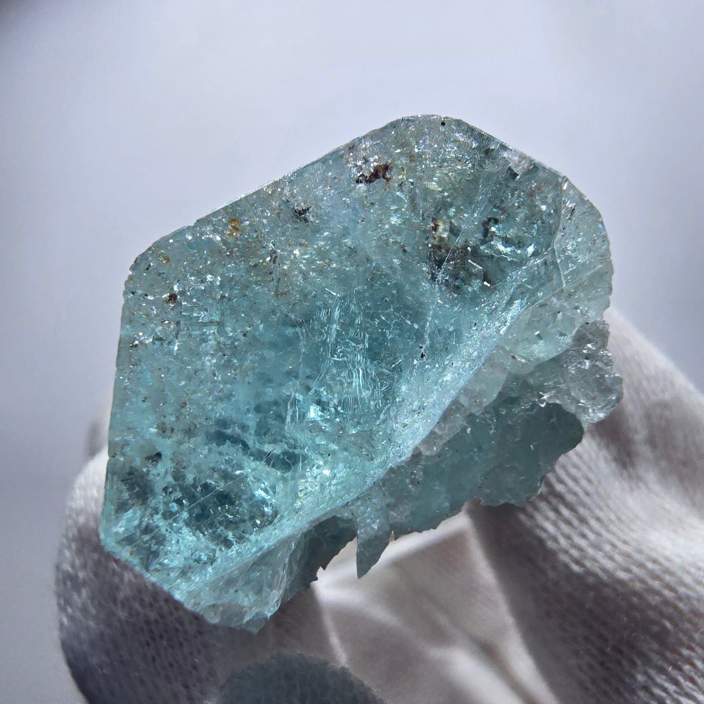 Seltener Aquamarin X mit Hyalit Einschlüssen Erongo, Namibia 42*28*19mm