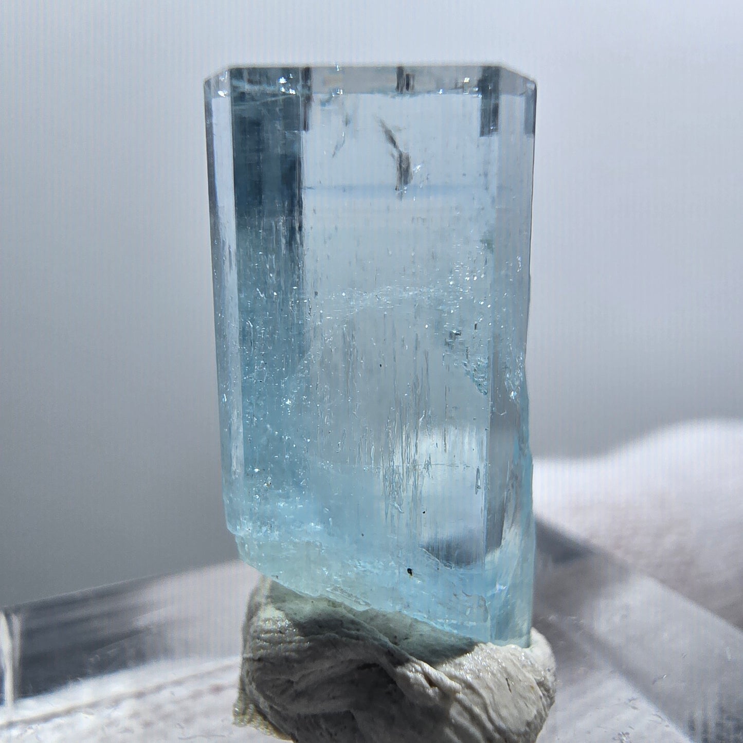 Cristal d'aigue-marine X clair rare Erongo, Namibie 21*11*7mm