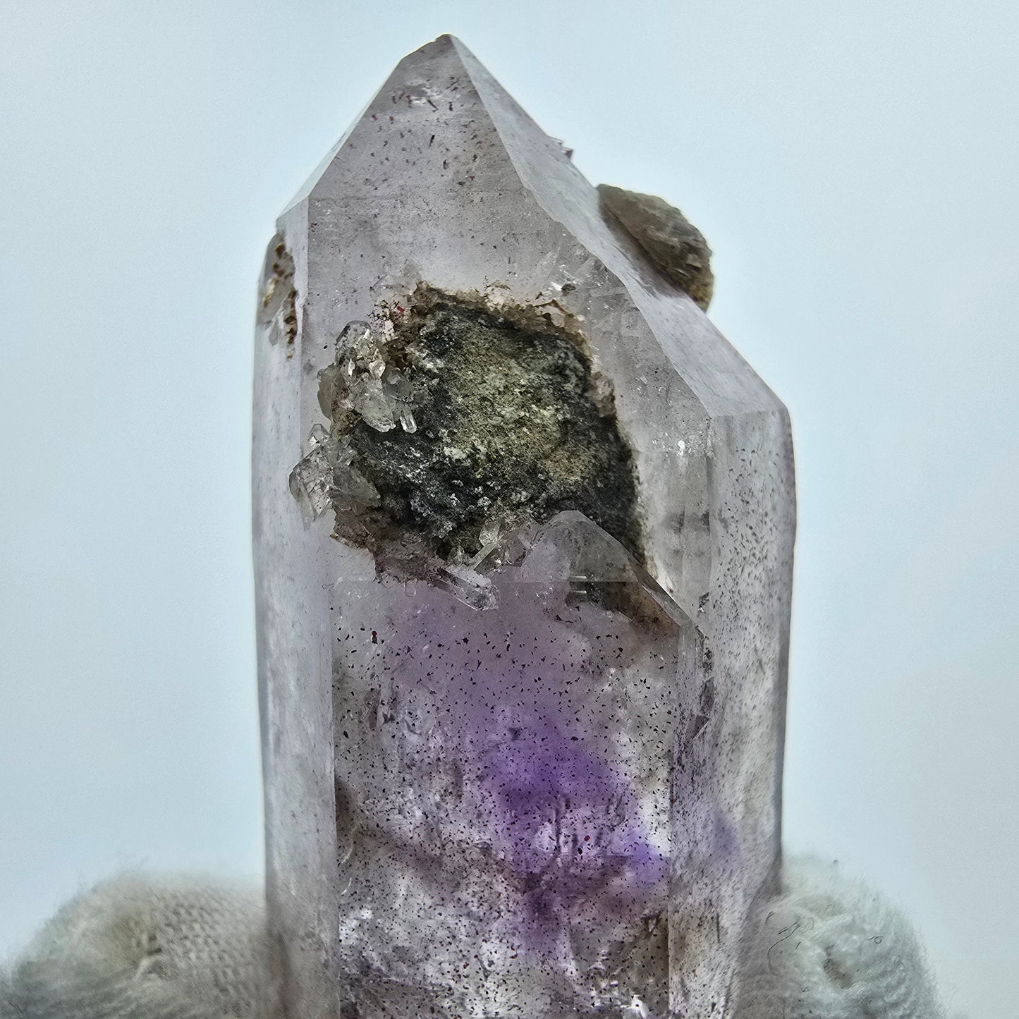 Harlekin Amethyst DT Zepter, UV Calcit Streep Mine Goboboseb Namibia 65*24*26mm