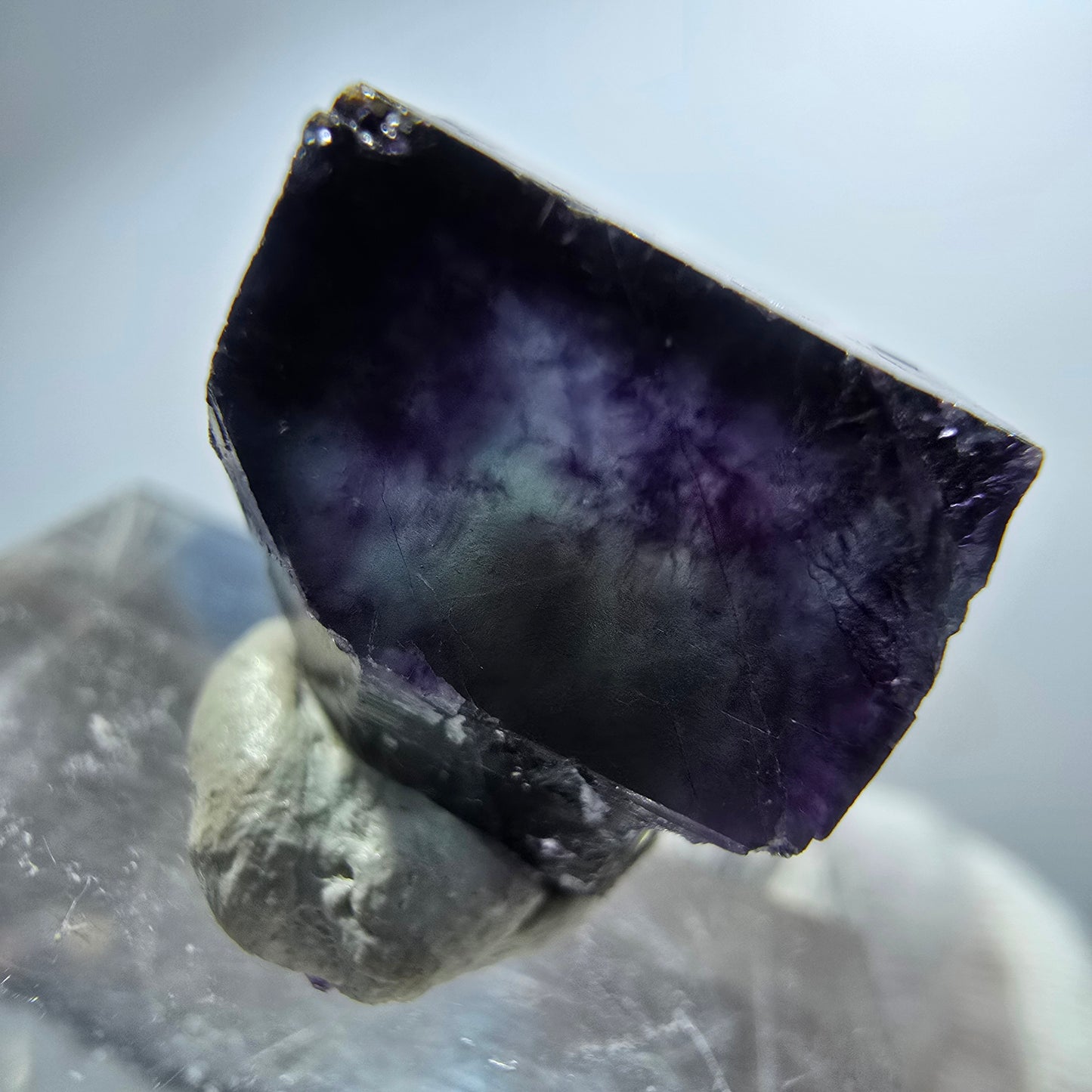 Rare spécimen de cube de fluorite fantôme, vert zonal et violet, Okorusu, Namibie, 19 x 18 x 14 mm