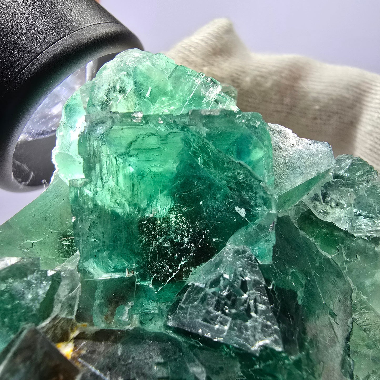 Grand cube de fluorite fantôme vert étagé Okorusu Namibie 80 x 65 x 35 mm