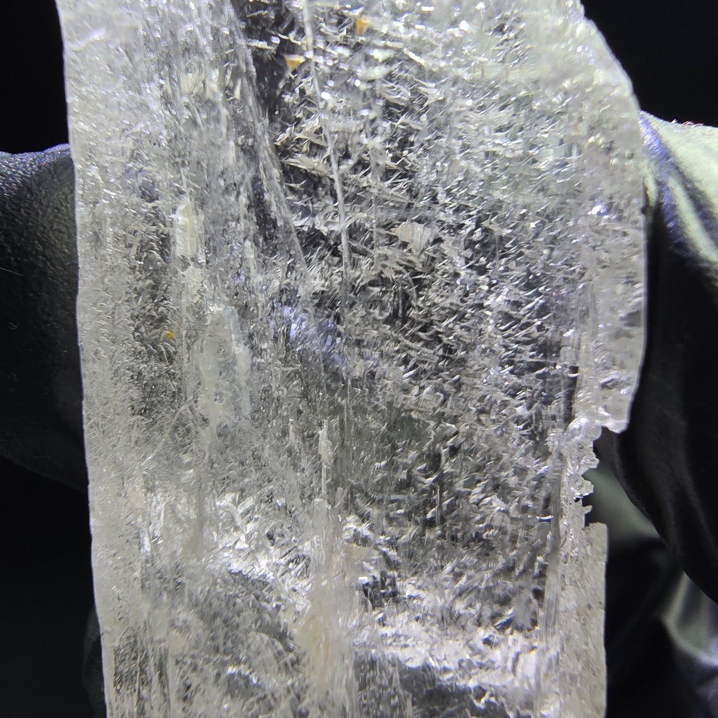 Seltener Kunzit Spodumen Kristall weiß UV Mineral 73*22*13mm Brasilien Sammlung