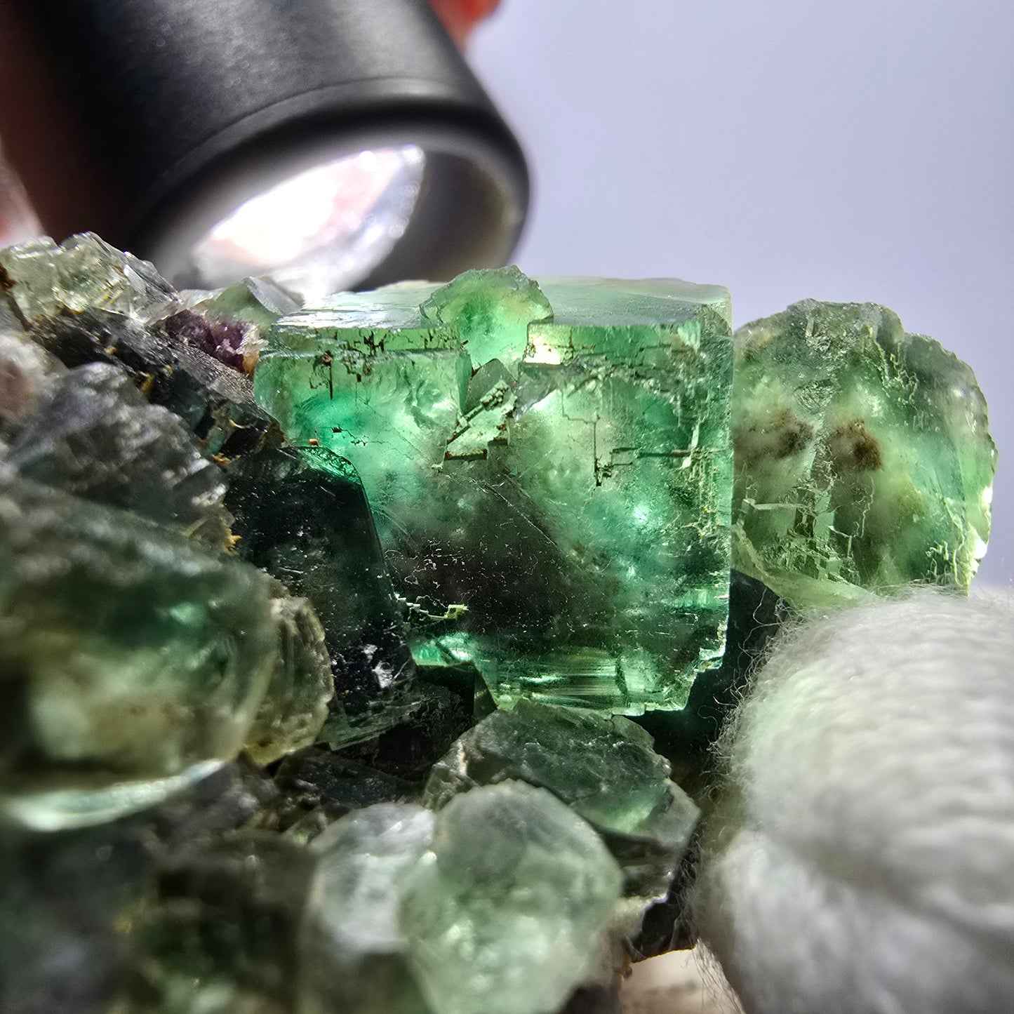 Phantom Fluorit Würfel Stufe parkettiert mit Quarz Okorusu Namibia 70*42*32mm