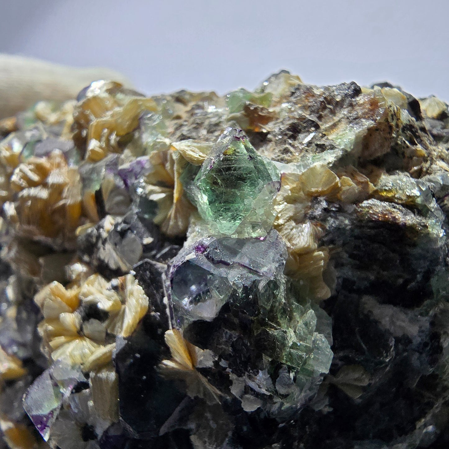 Fluorite fantôme XL, muscovite, hyalite, quartz fumé, tourmaline Schörl, Erongo, Namibie, 132 x 116 x 98 mm